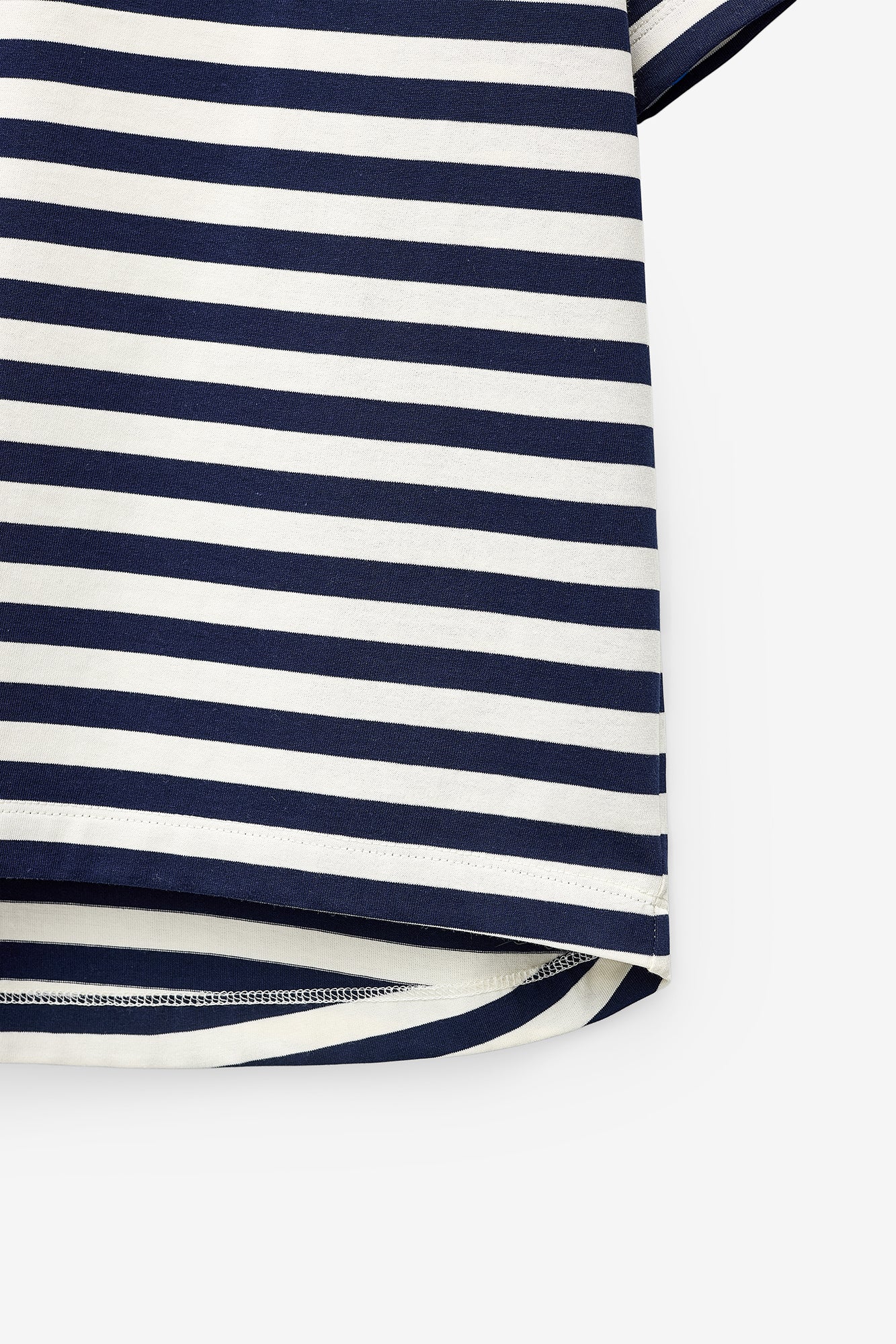 T-SHIRT RISCAS COM BORDADO