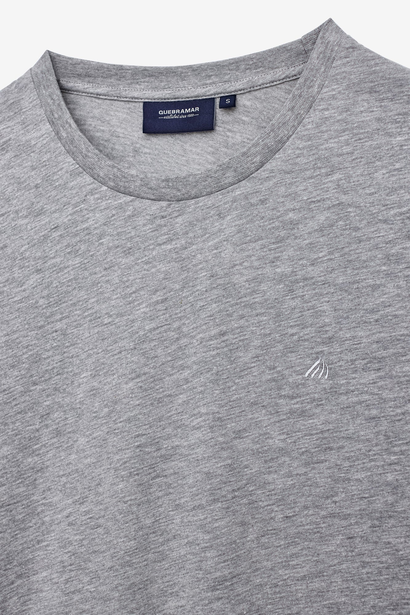 CAMISETA BÁSICA CON LOGO