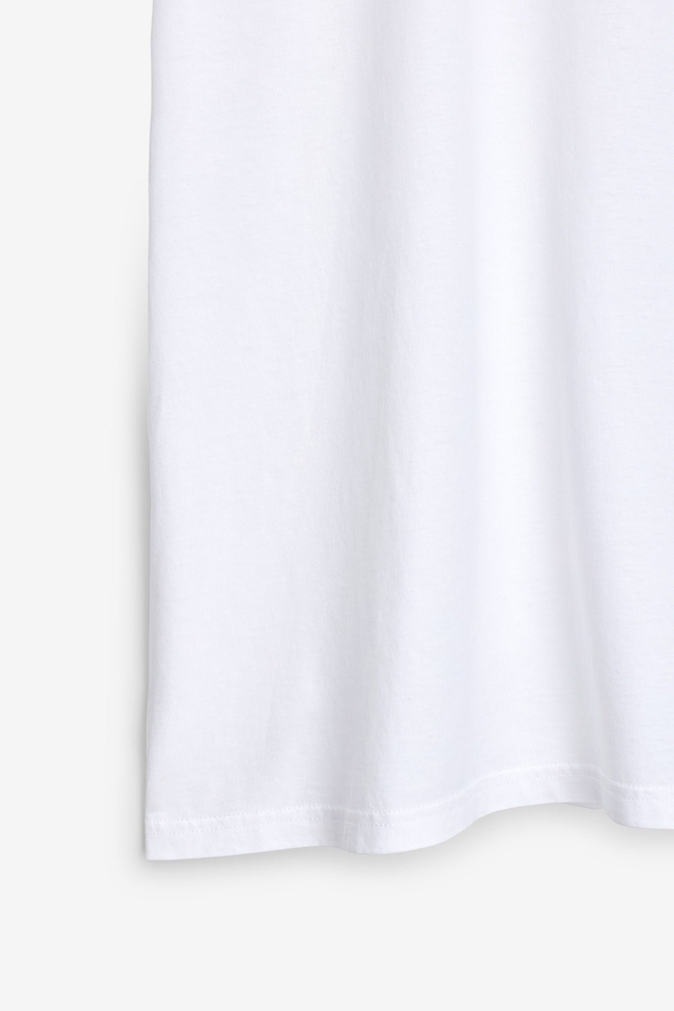T-SHIRT BÁSICA COM LOGO