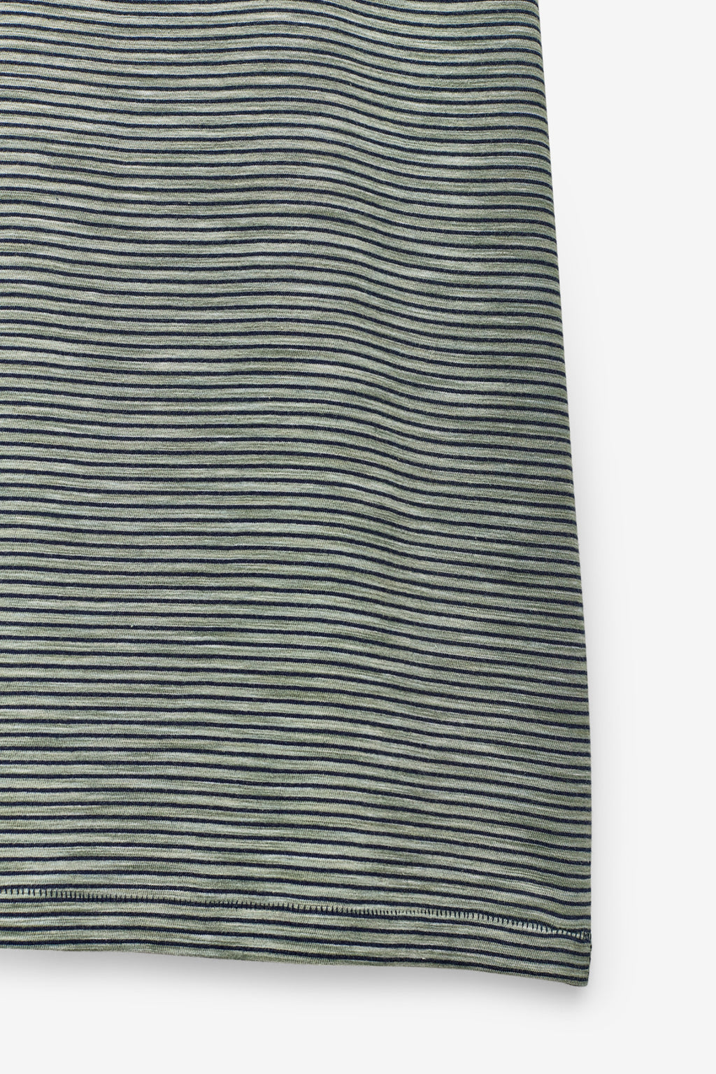 T-SHIRT ÀS RISCAS COM LOGO EM CONTRASTE