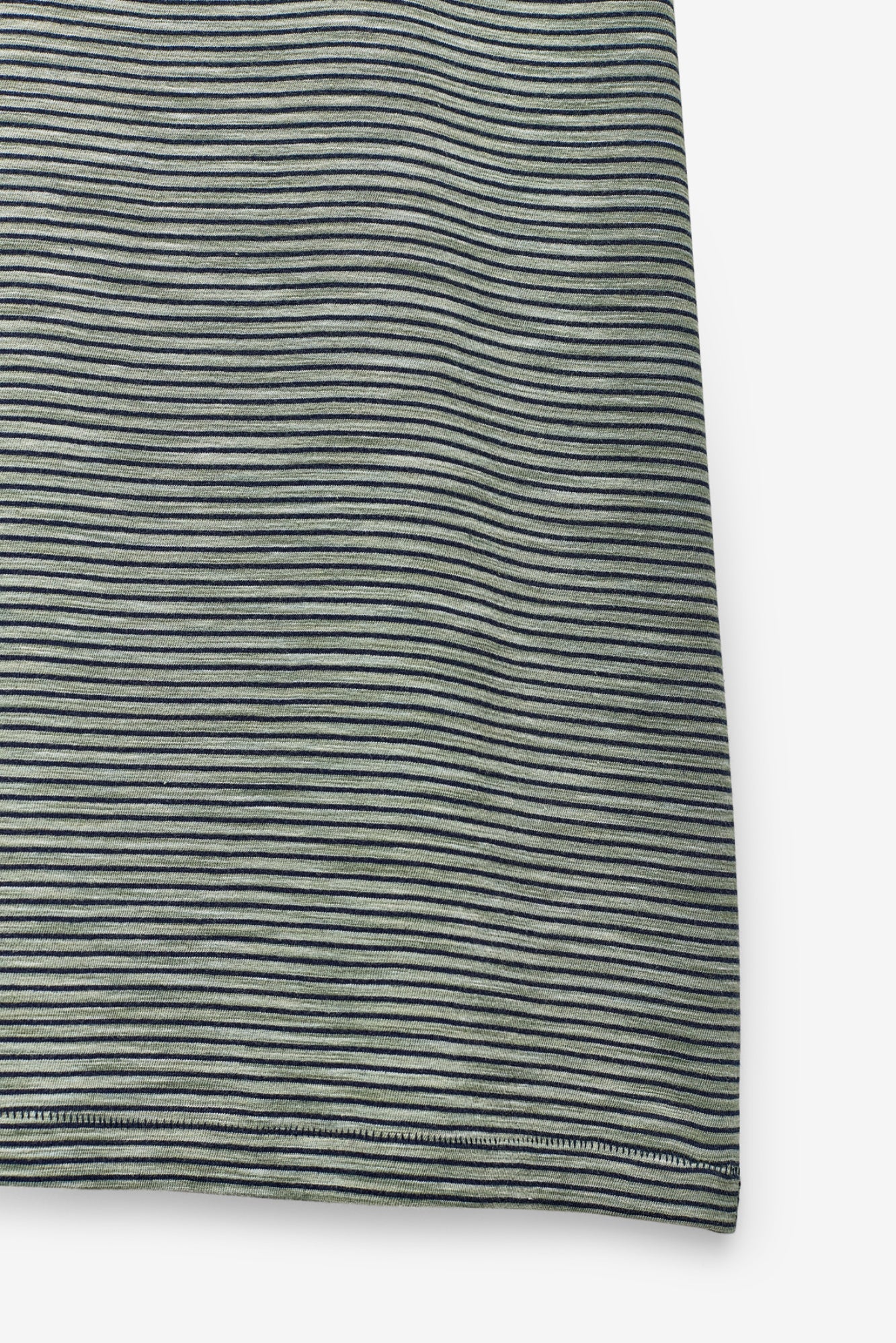 T-SHIRT ÀS RISCAS COM LOGO EM CONTRASTE