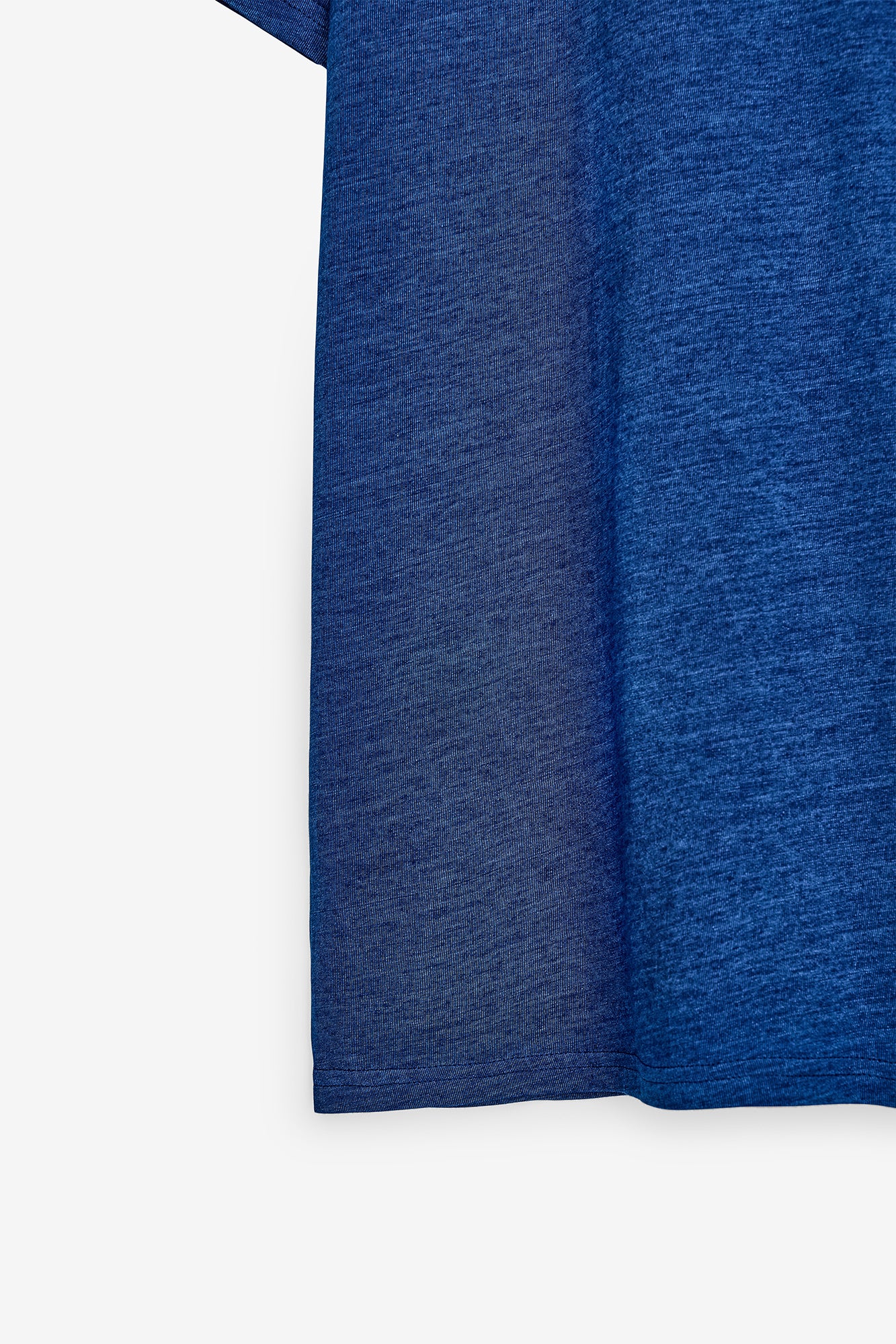 T-SHIRT DENIM LOOK