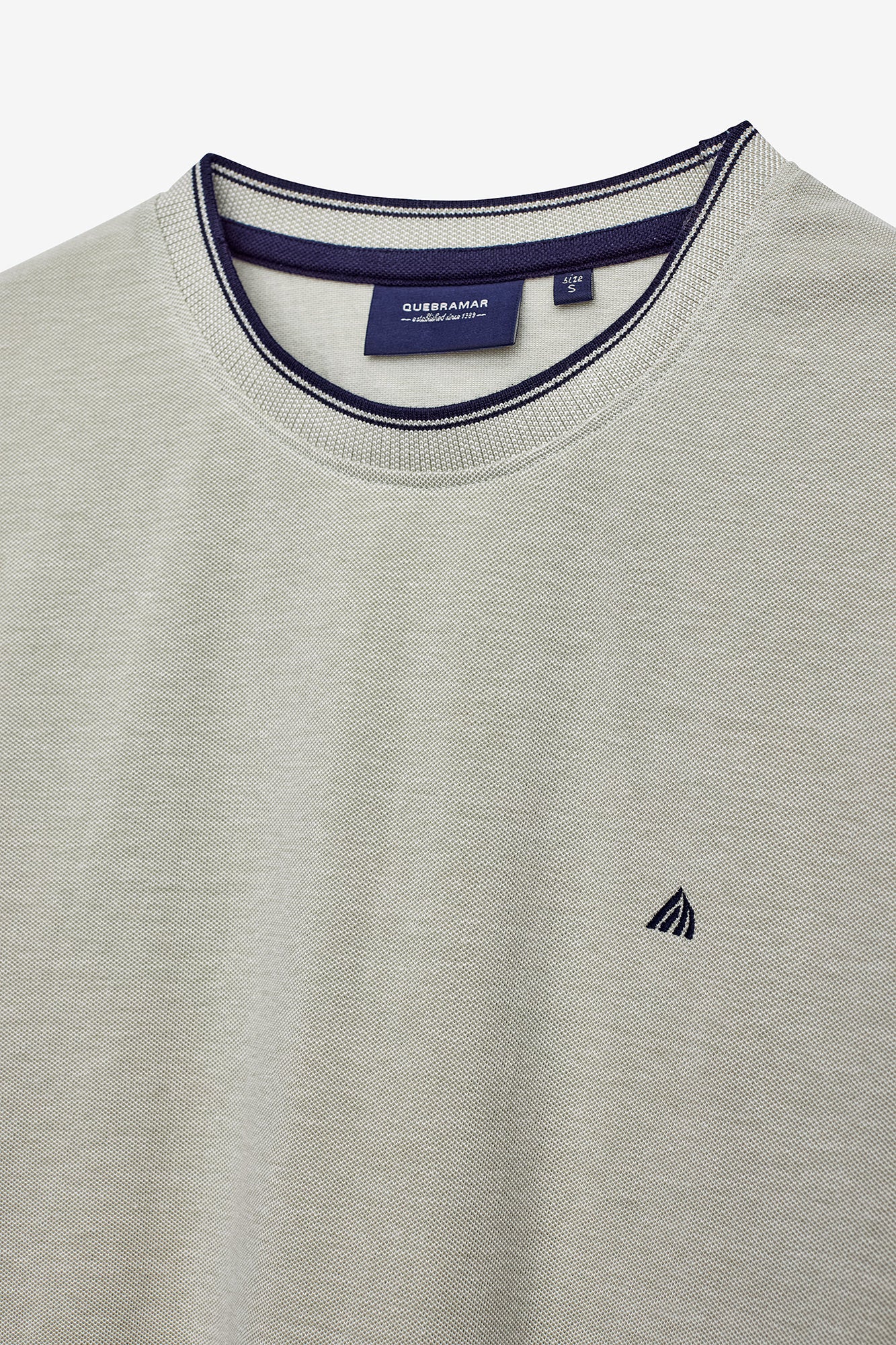 T-SHIRT EM PIQUET EFEITO OXFORD