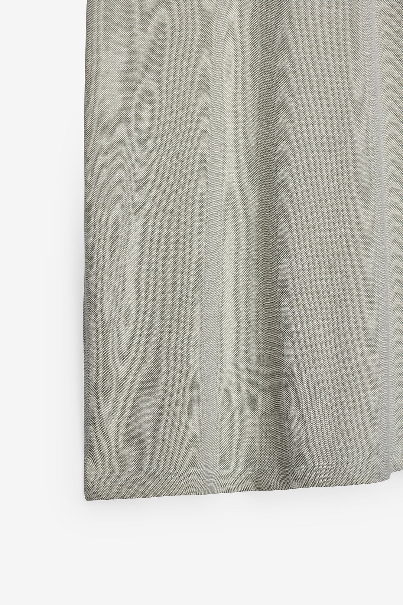 T-SHIRT EM PIQUET EFEITO OXFORD