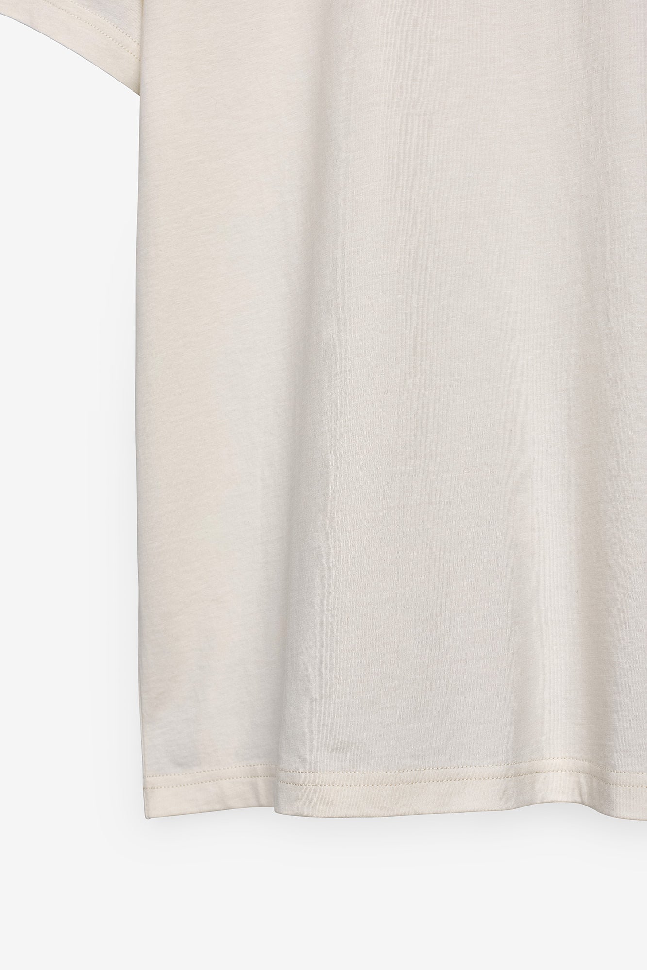 T-SHIRT COM BORDADO QMR