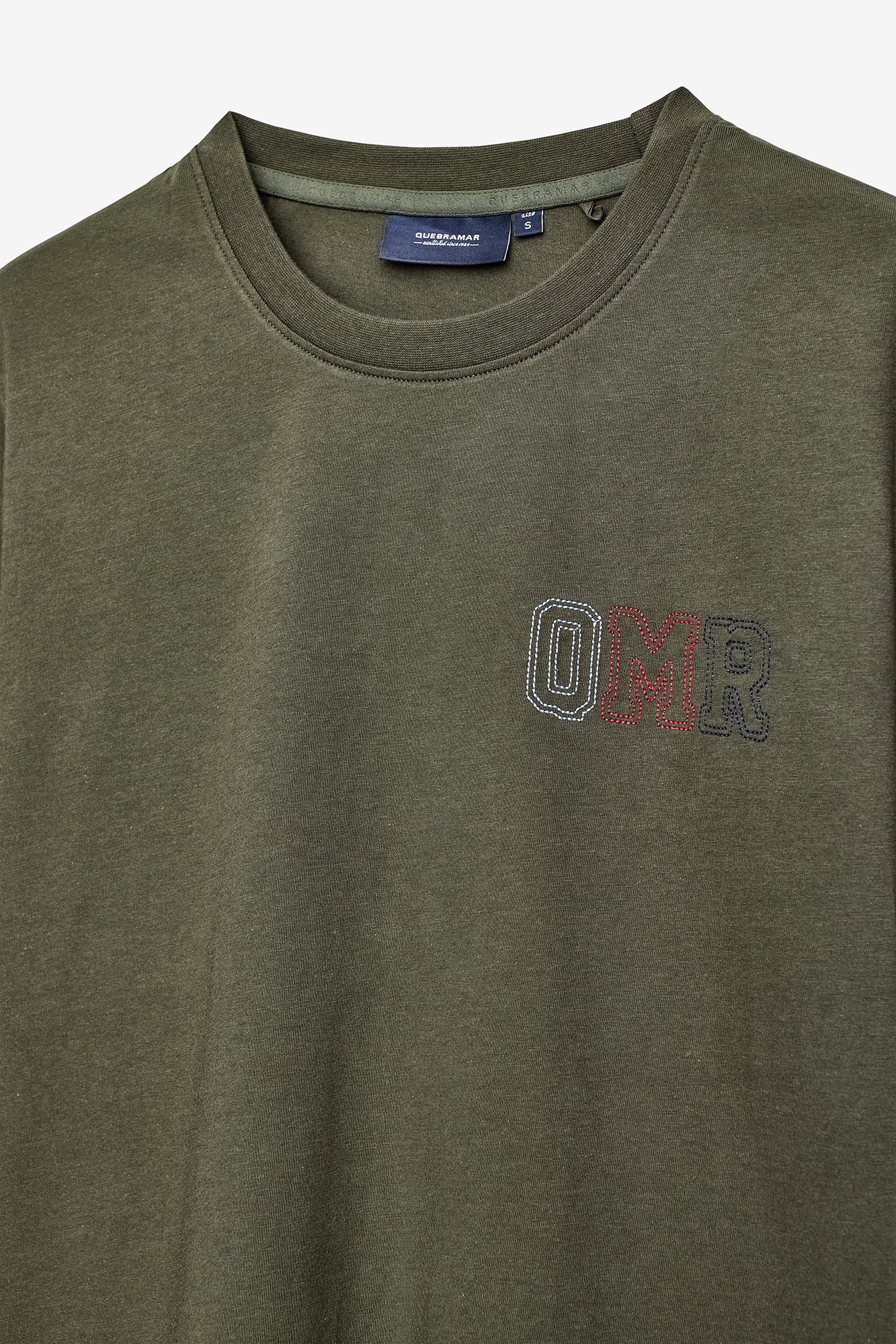 T-SHIRT COM BORDADO QMR