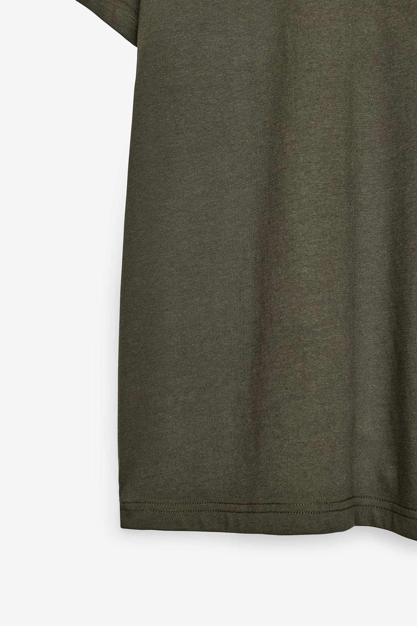 T-SHIRT COM BORDADO QMR