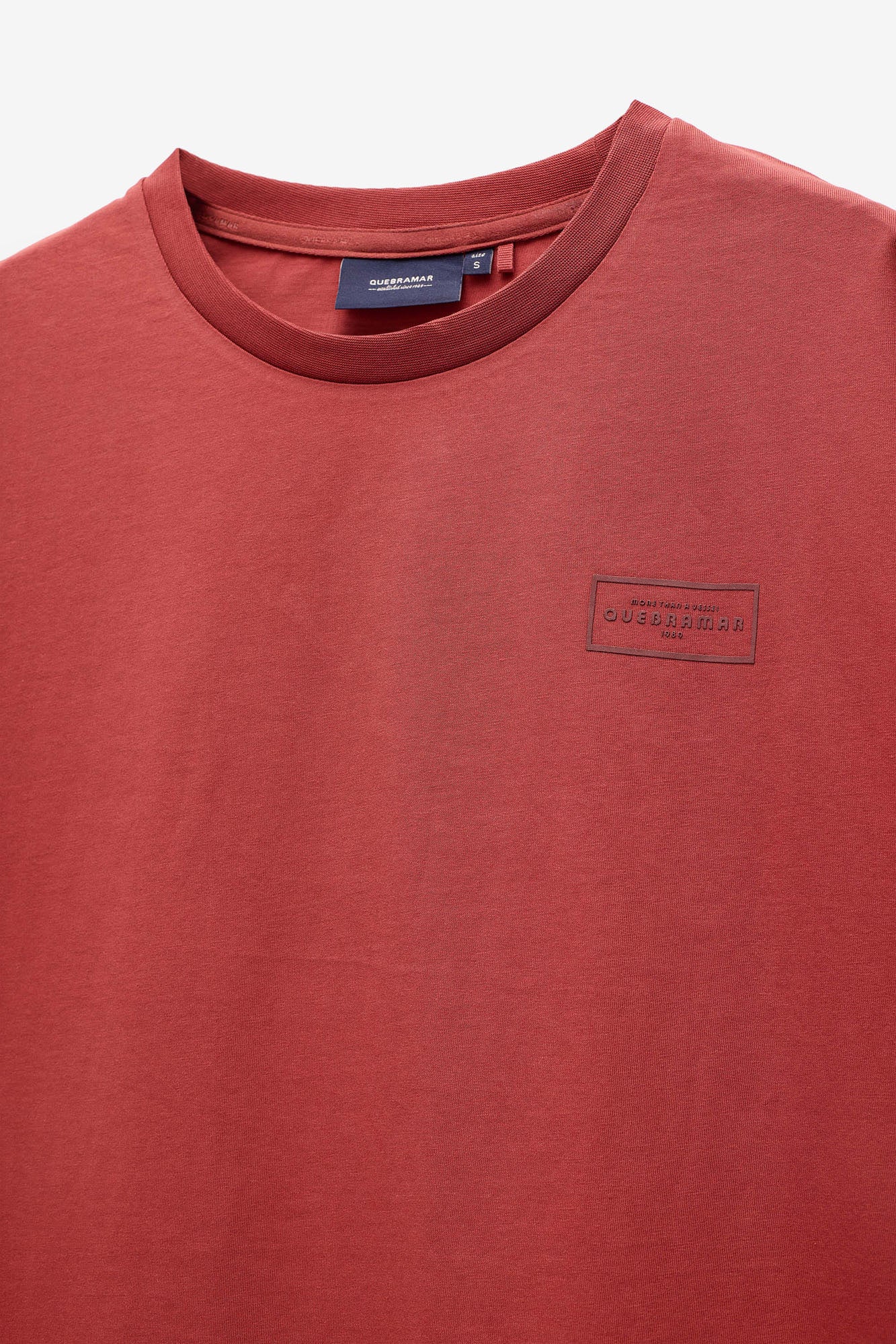CAMISETA CON PARCHE