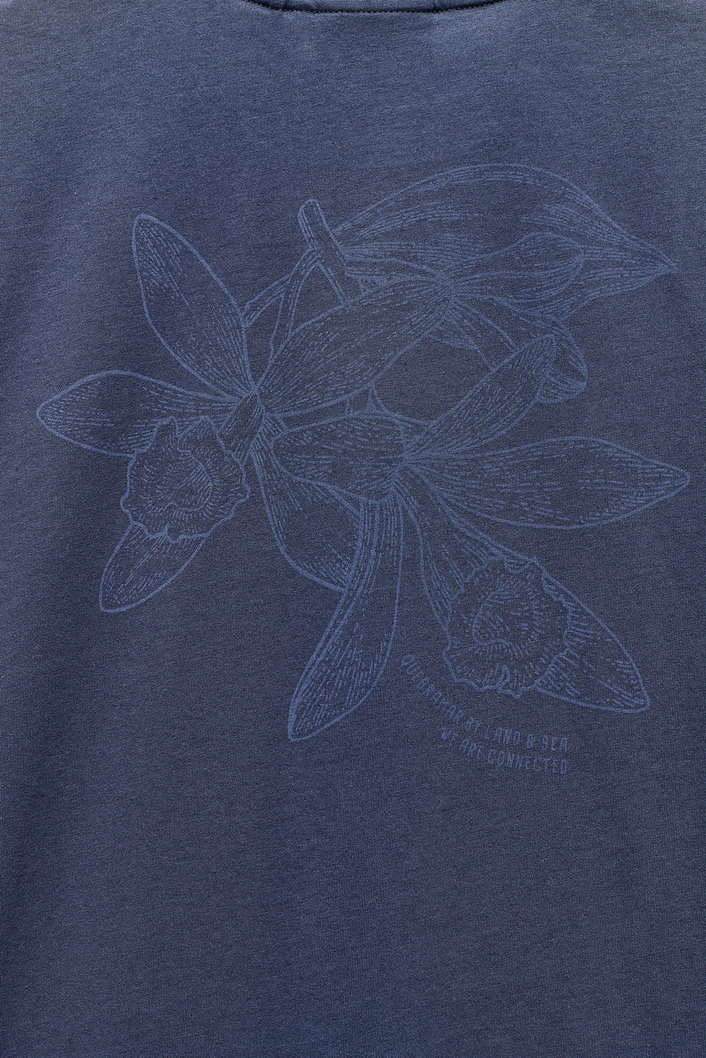 T-SHIRT COM ESTAMPADO FLORAL NAS COSTAS