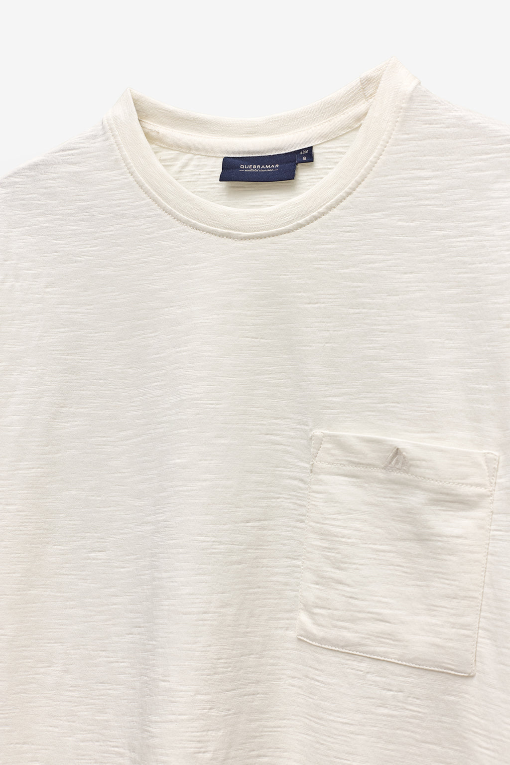 T-SHIRT EM SLUB LAVADA COM BOLSO
