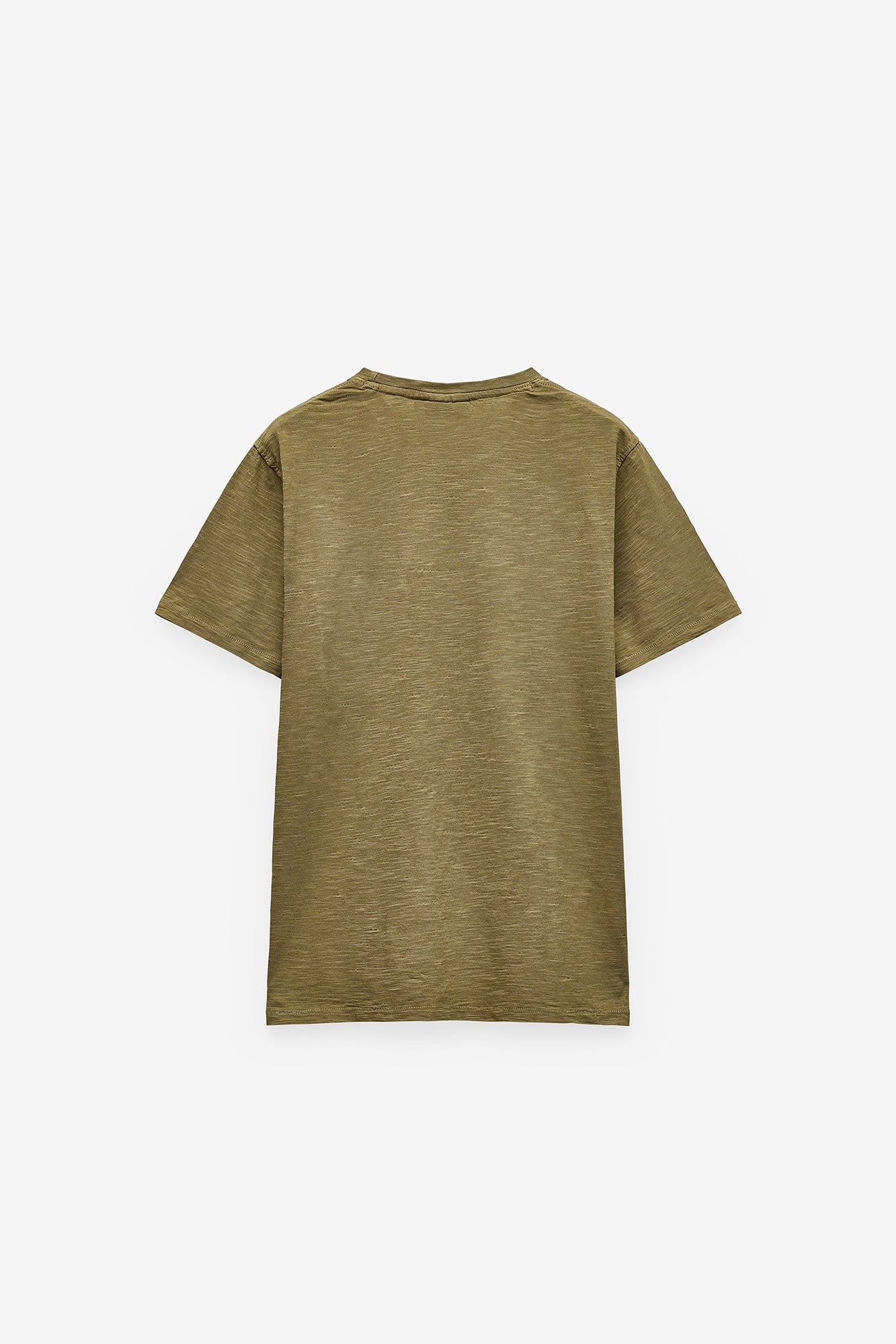 T-SHIRT EM SLUB LAVADA COM BOLSO