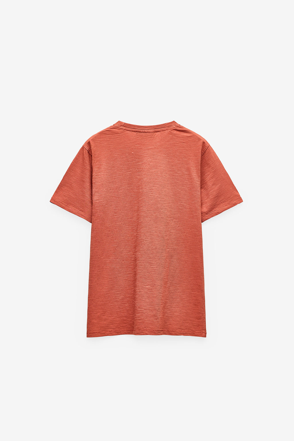 T-SHIRT EM SLUB LAVADA COM BOLSO