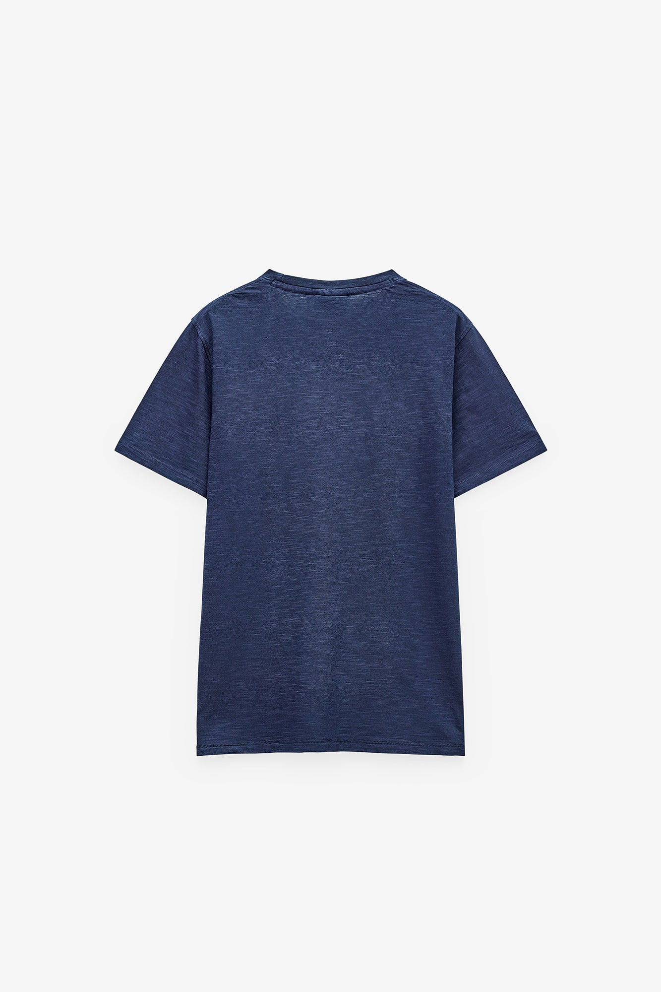 T-SHIRT EM SLUB LAVADA COM BOLSO
