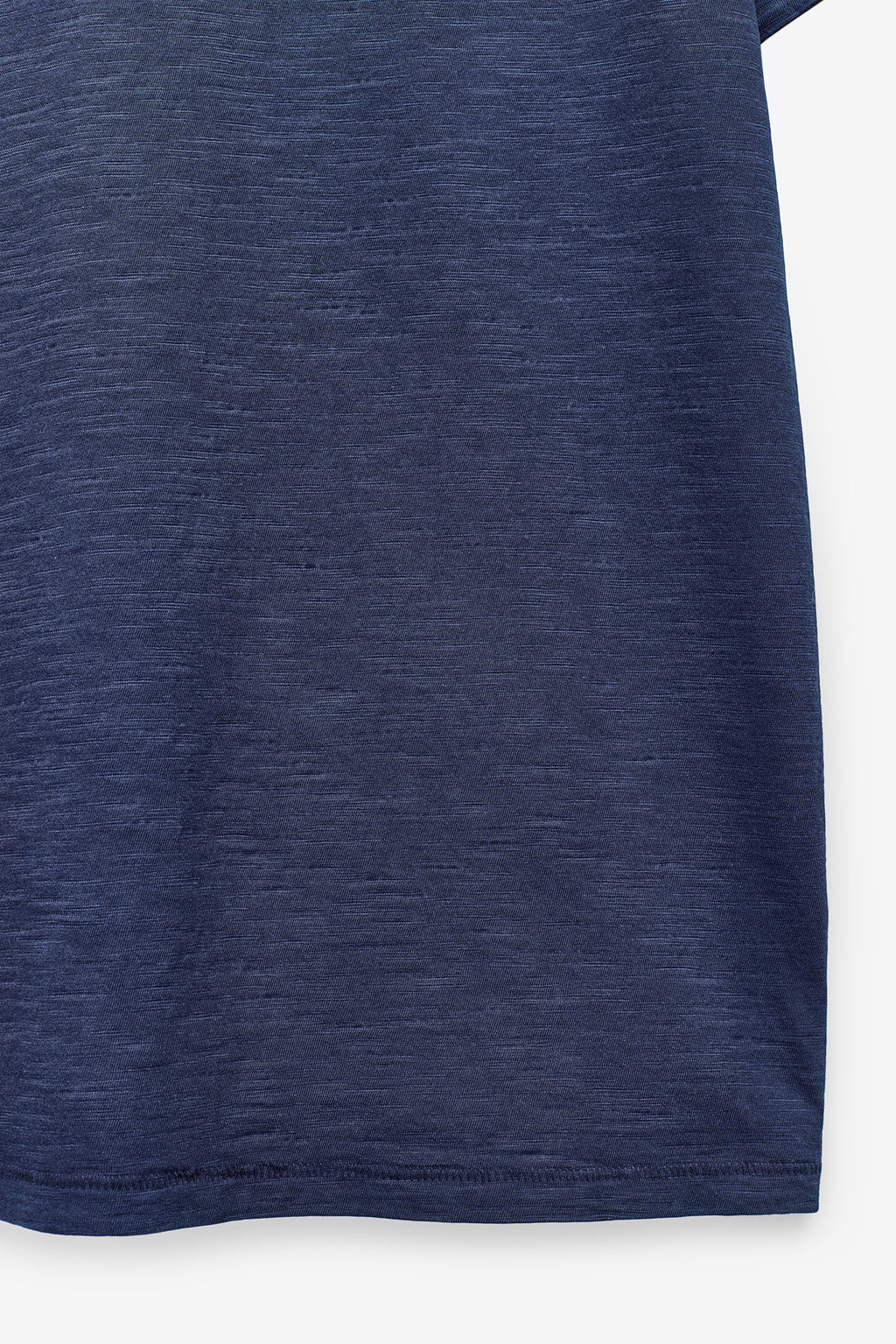 T-SHIRT EM SLUB LAVADA COM BOLSO