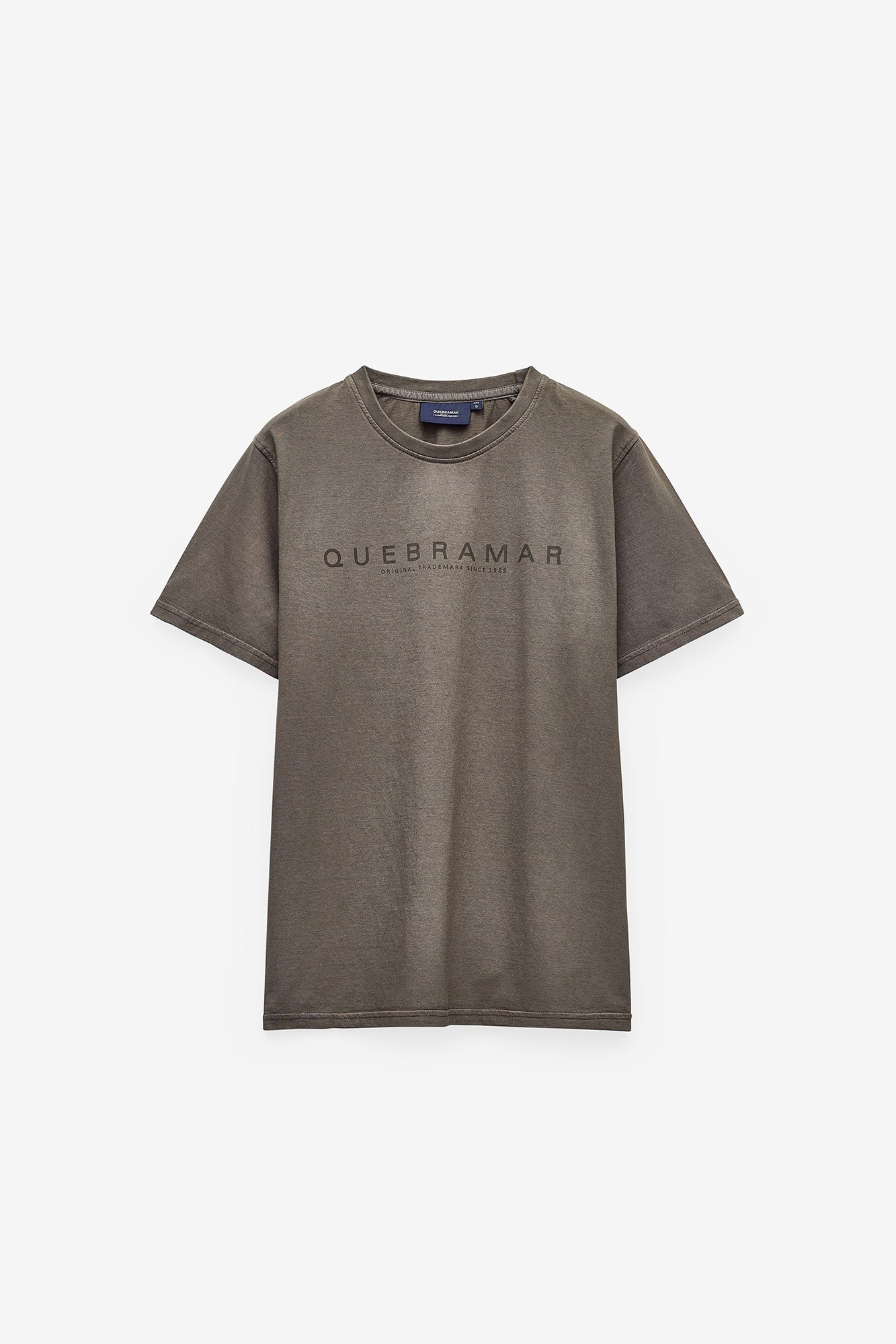 T-SHIRT COM PRINT QUEBRAMAR AO TOM