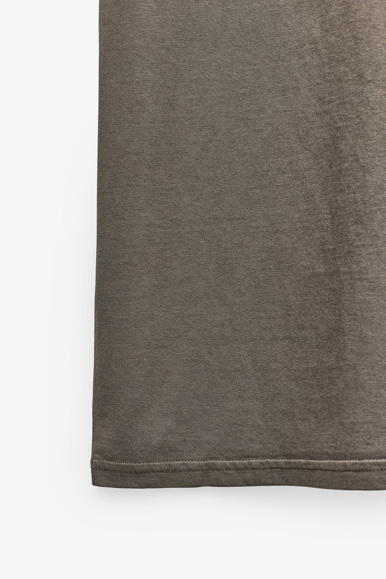 T-SHIRT COM PRINT QUEBRAMAR AO TOM