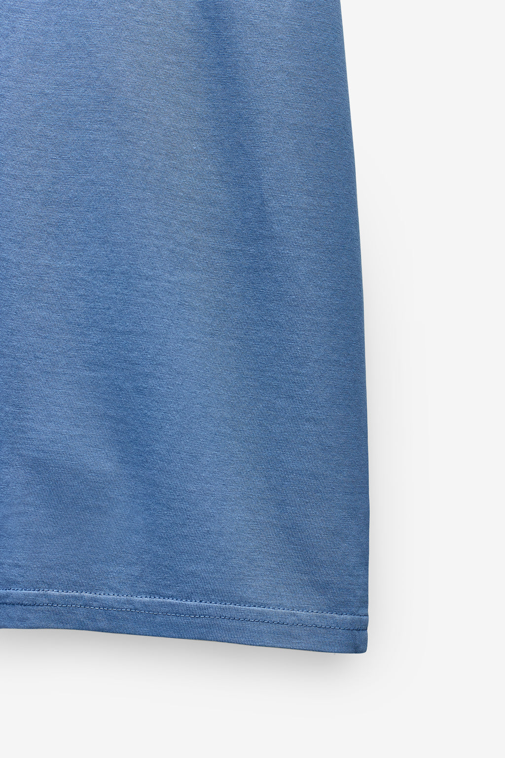 T-SHIRT COM PRINT QUEBRAMAR AO TOM