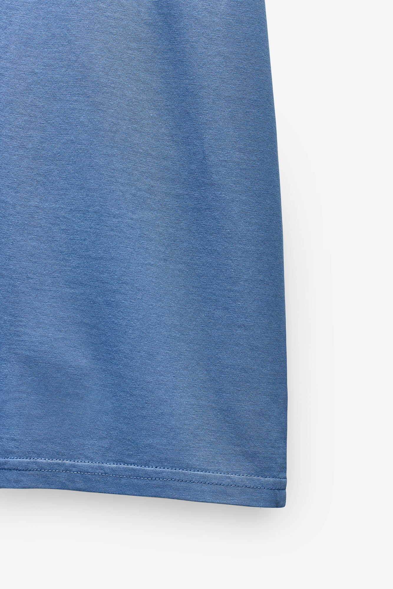 T-SHIRT COM PRINT QUEBRAMAR AO TOM