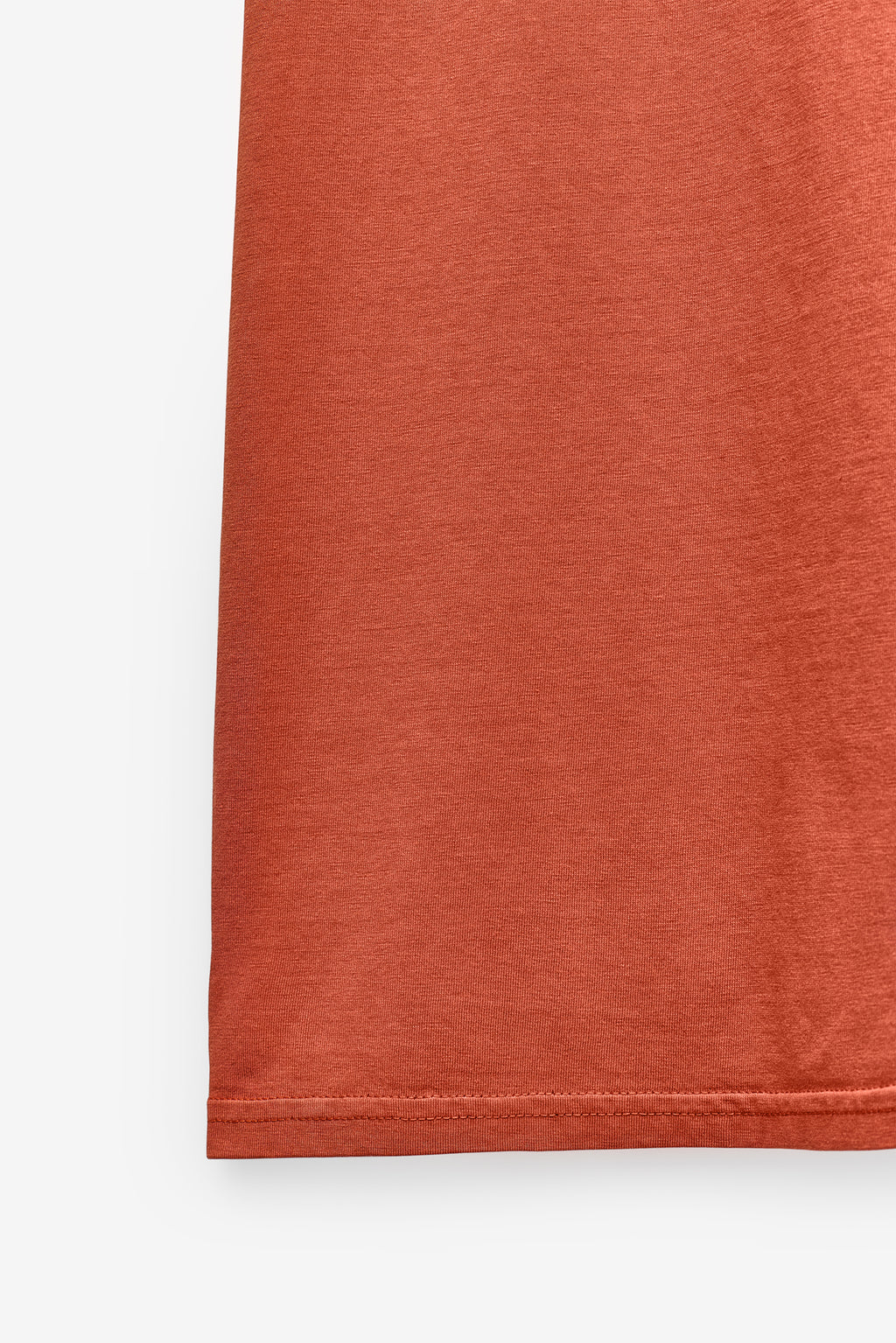 T-SHIRT COM PRINT QUEBRAMAR AO TOM