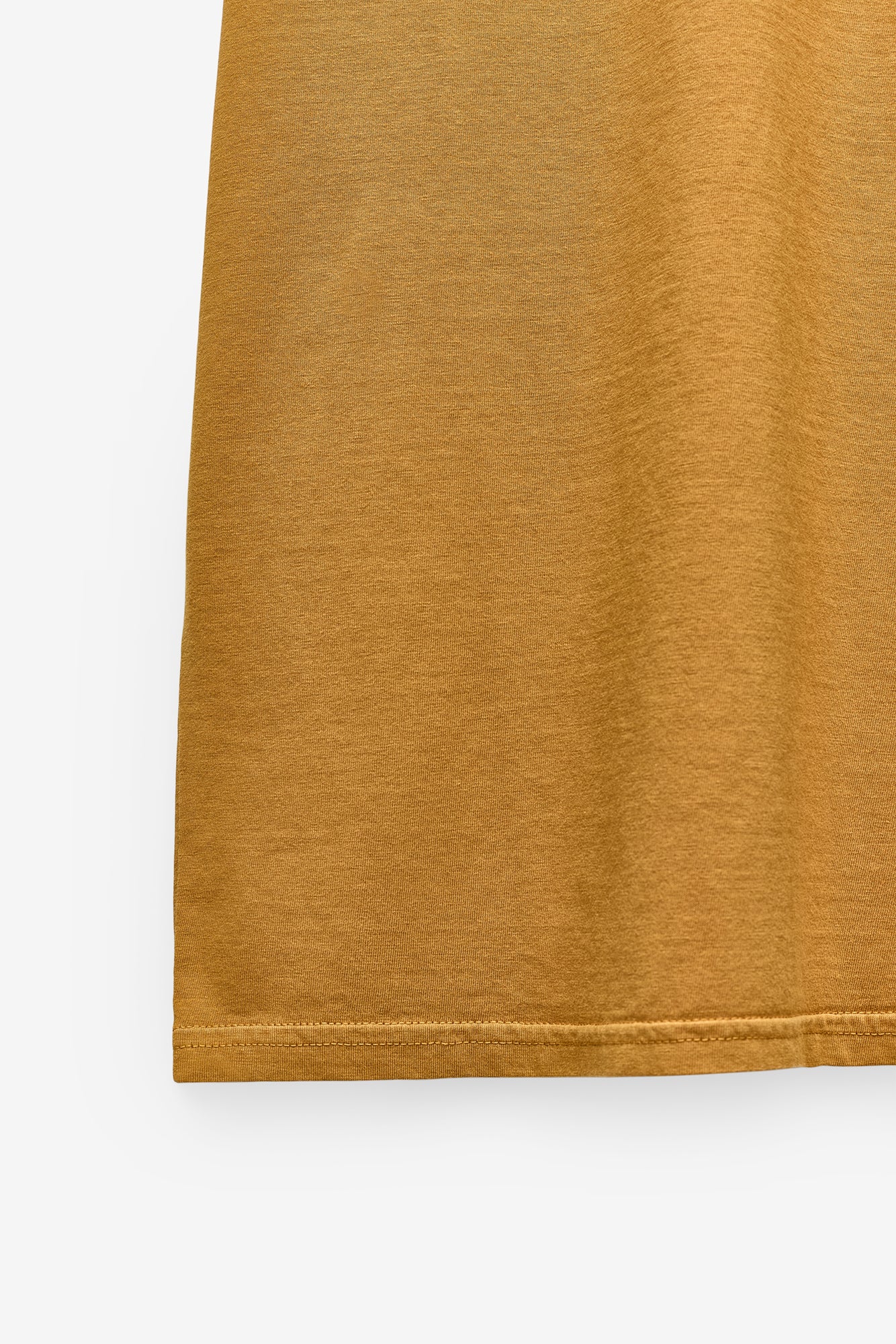 T-SHIRT COM PRINT QUEBRAMAR AO TOM