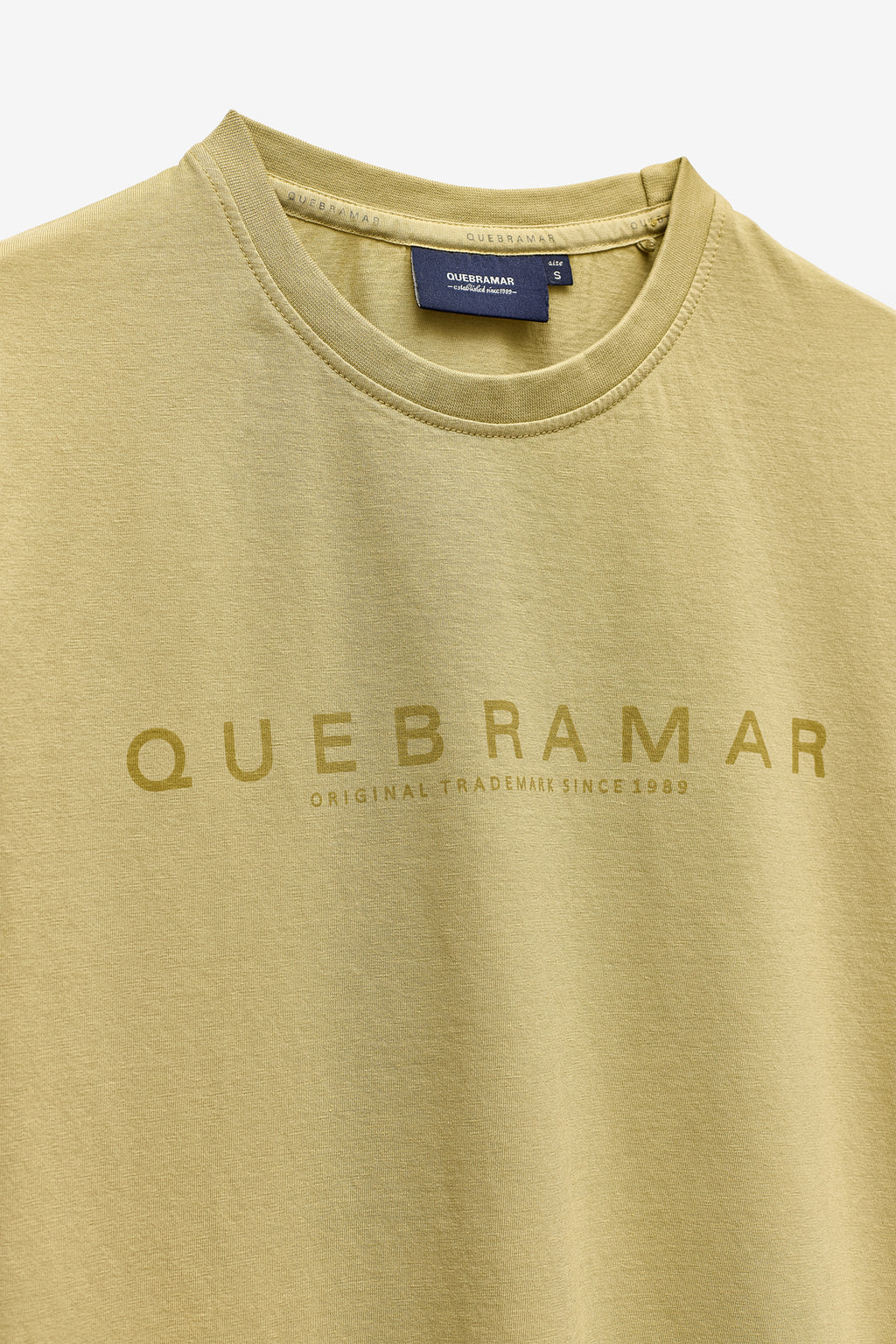 T-SHIRT COM PRINT QUEBRAMAR AO TOM