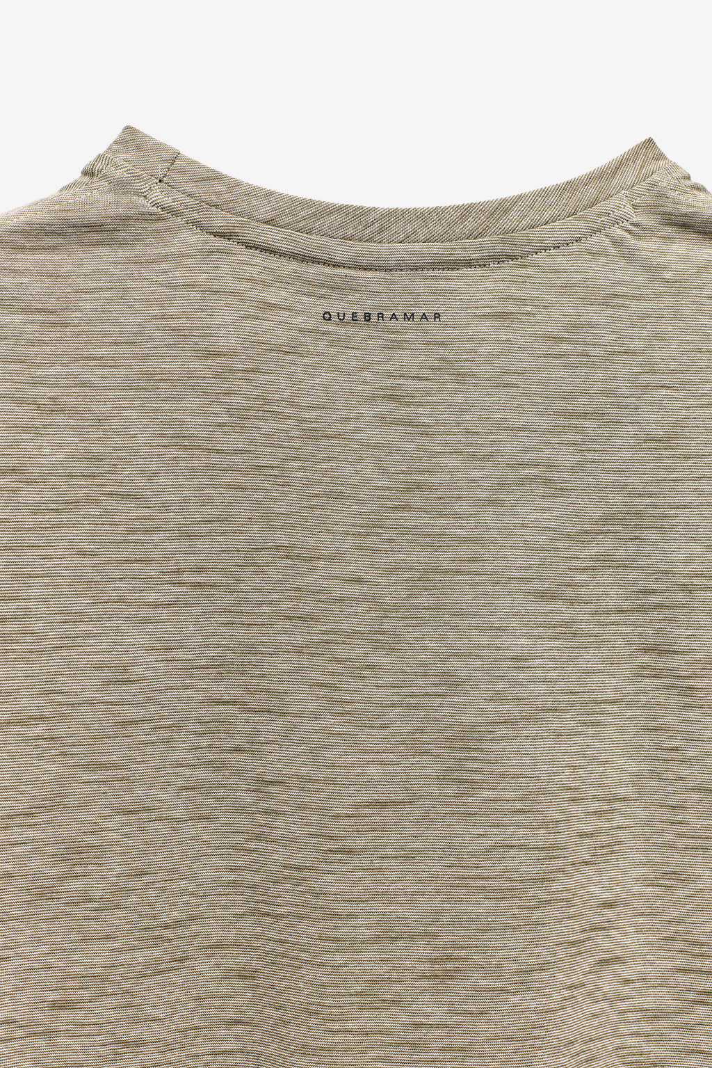 CAMISETA DE MICRORAYAS CON BOLSILLO