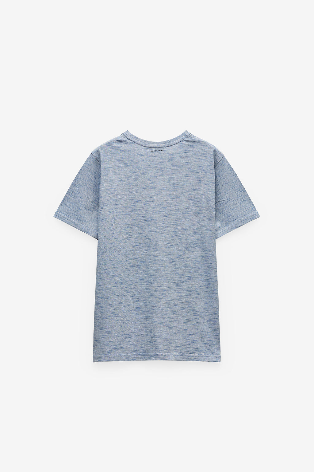 T-SHIRT COM MICRO-RISCAS E BOLSO