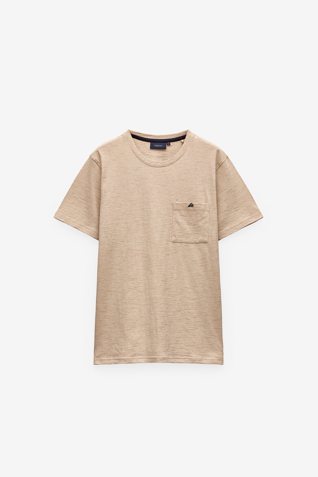 T-SHIRT COM MICRO-RISCAS E BOLSO