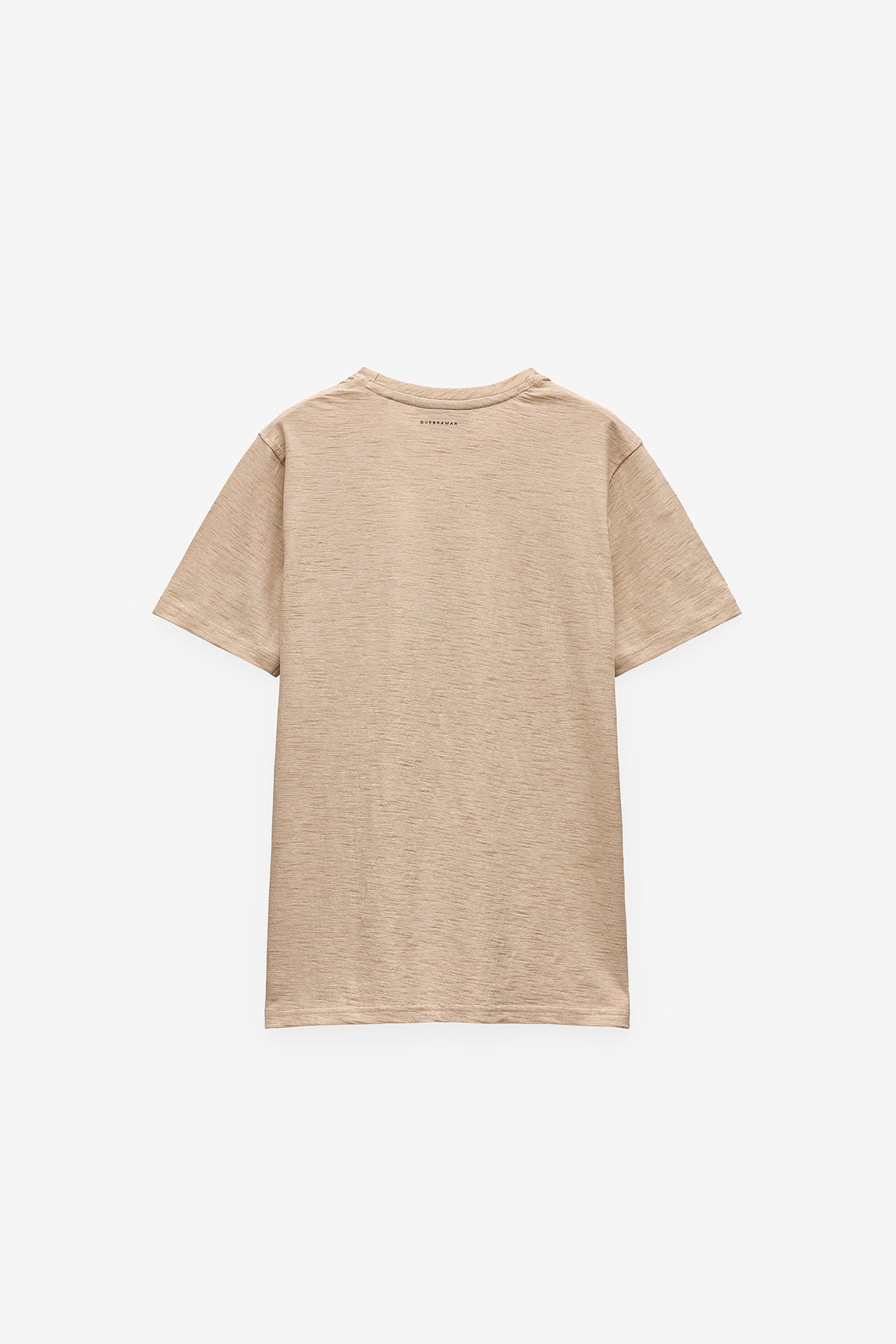 T-SHIRT COM MICRO-RISCAS E BOLSO