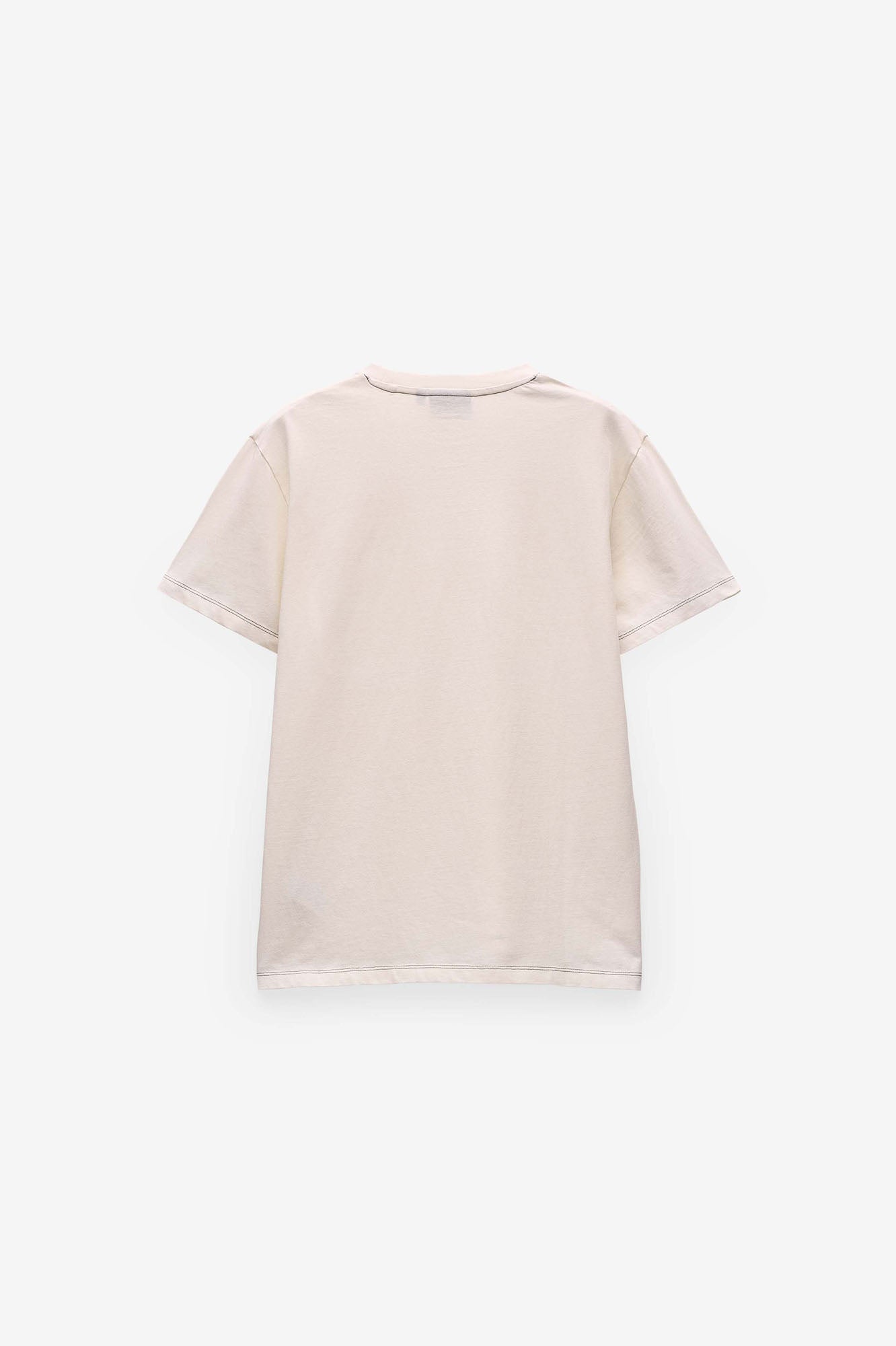 CAMISETA CON LOGO EN CONTRASTE
