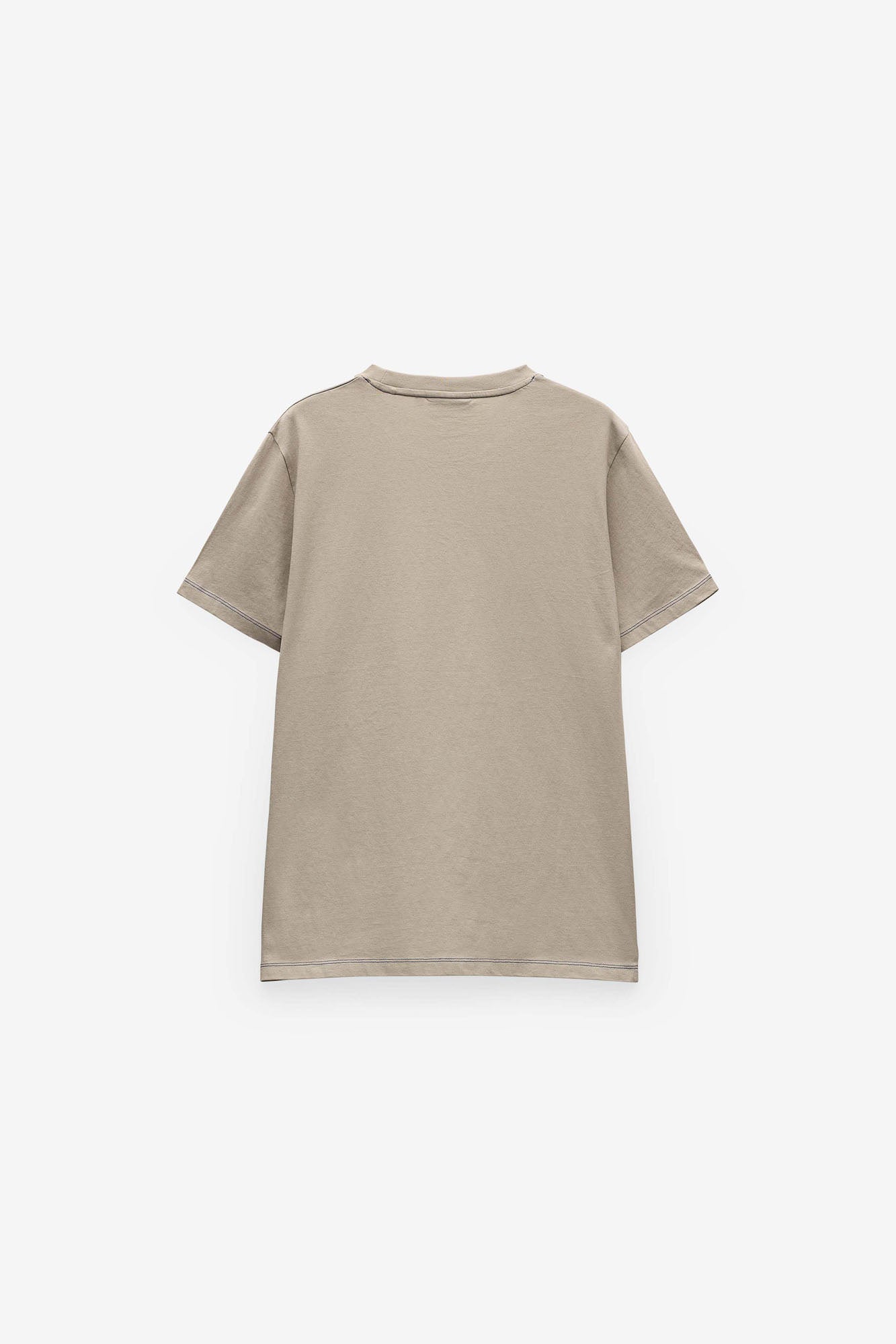 T-SHIRT COM LOGO EM CONTRASTE