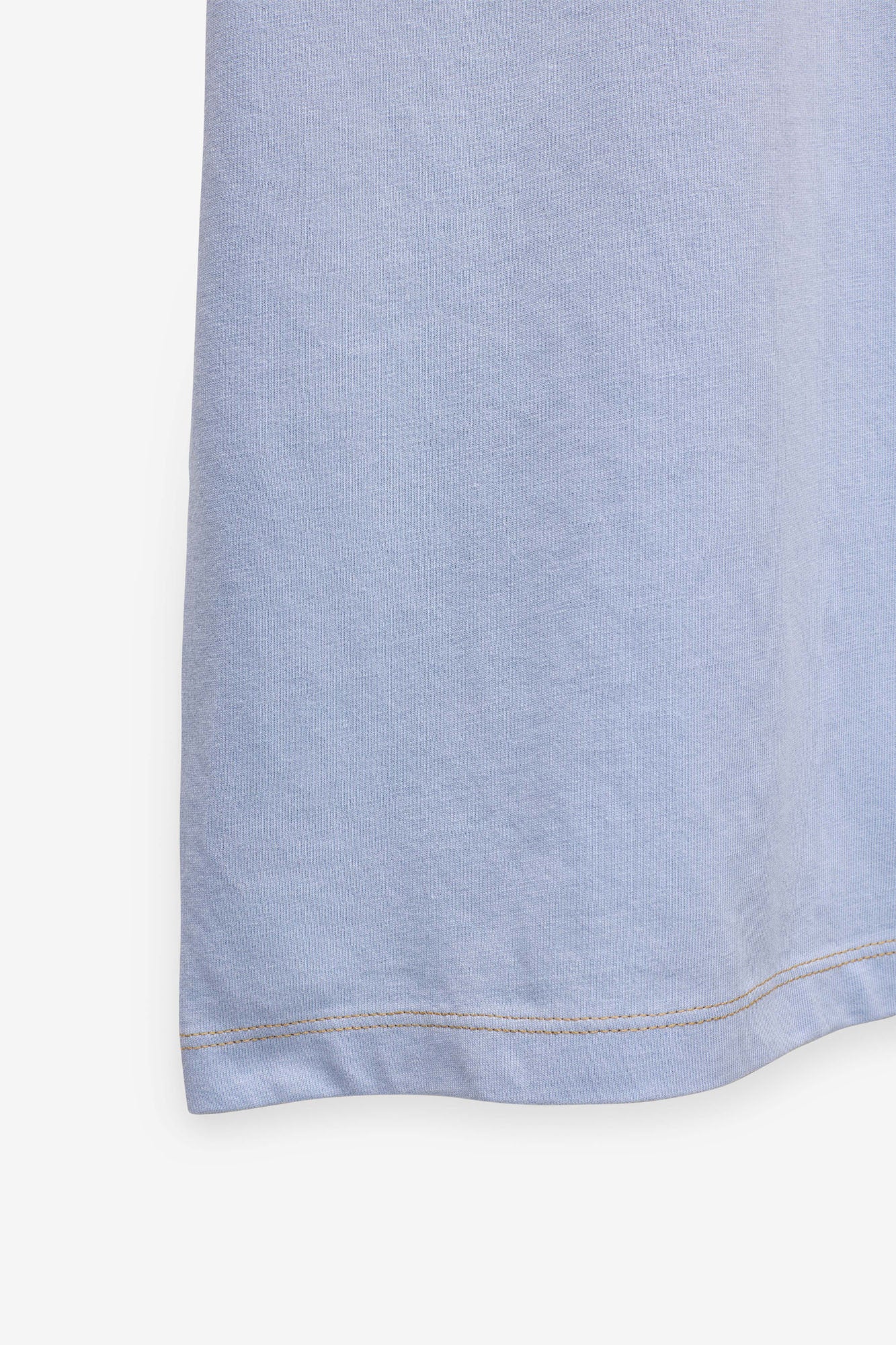 T-SHIRT COM LOGO EM CONTRASTE