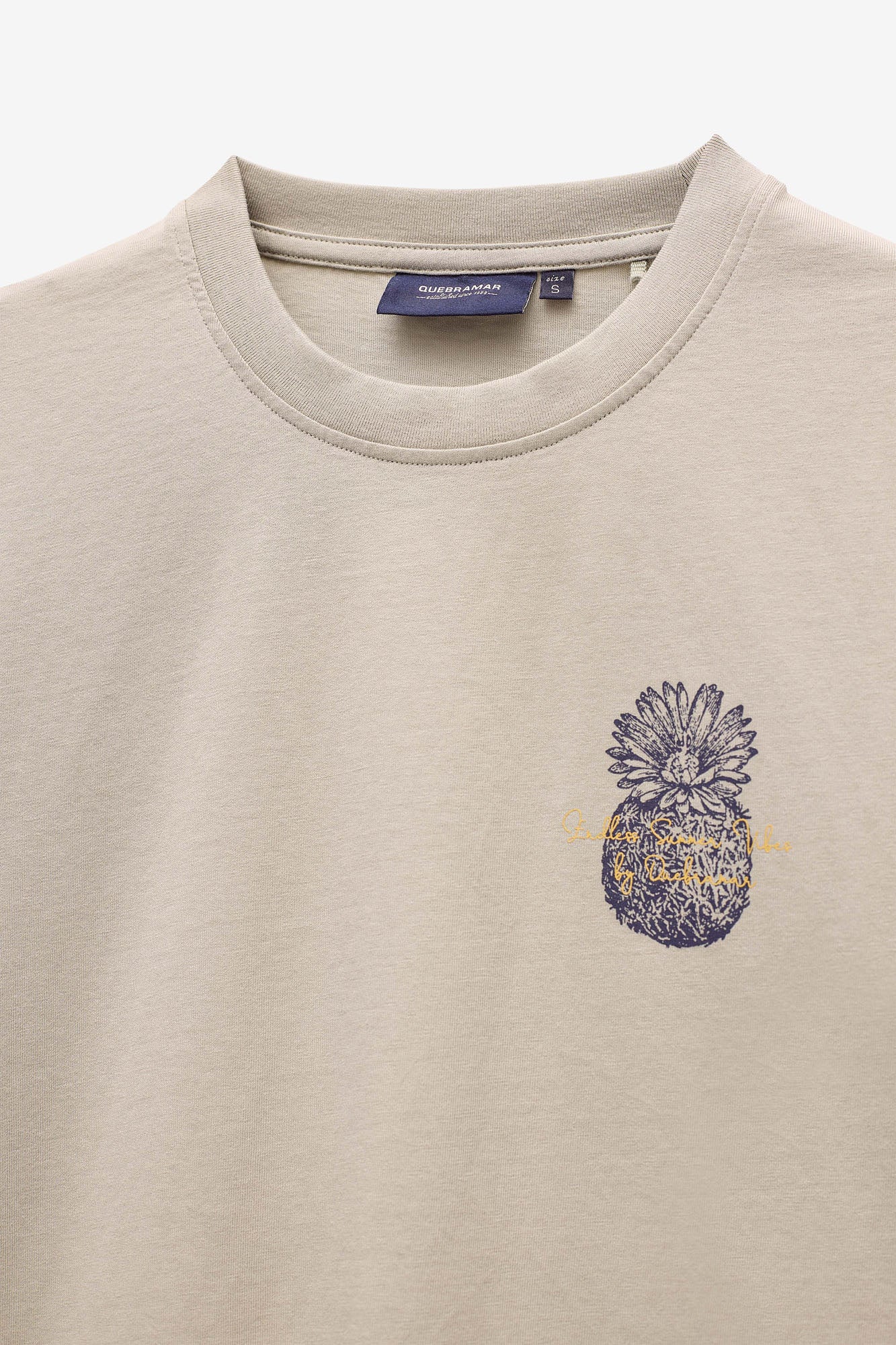 CAMISETA CON ESTAMPADO