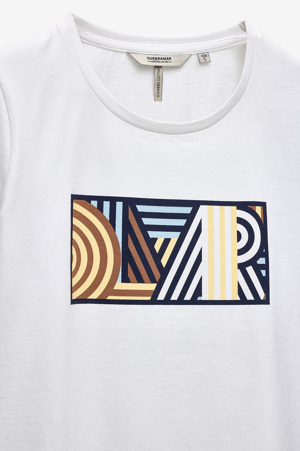 CAMISETA CON LOGO GEOMÉTRICO