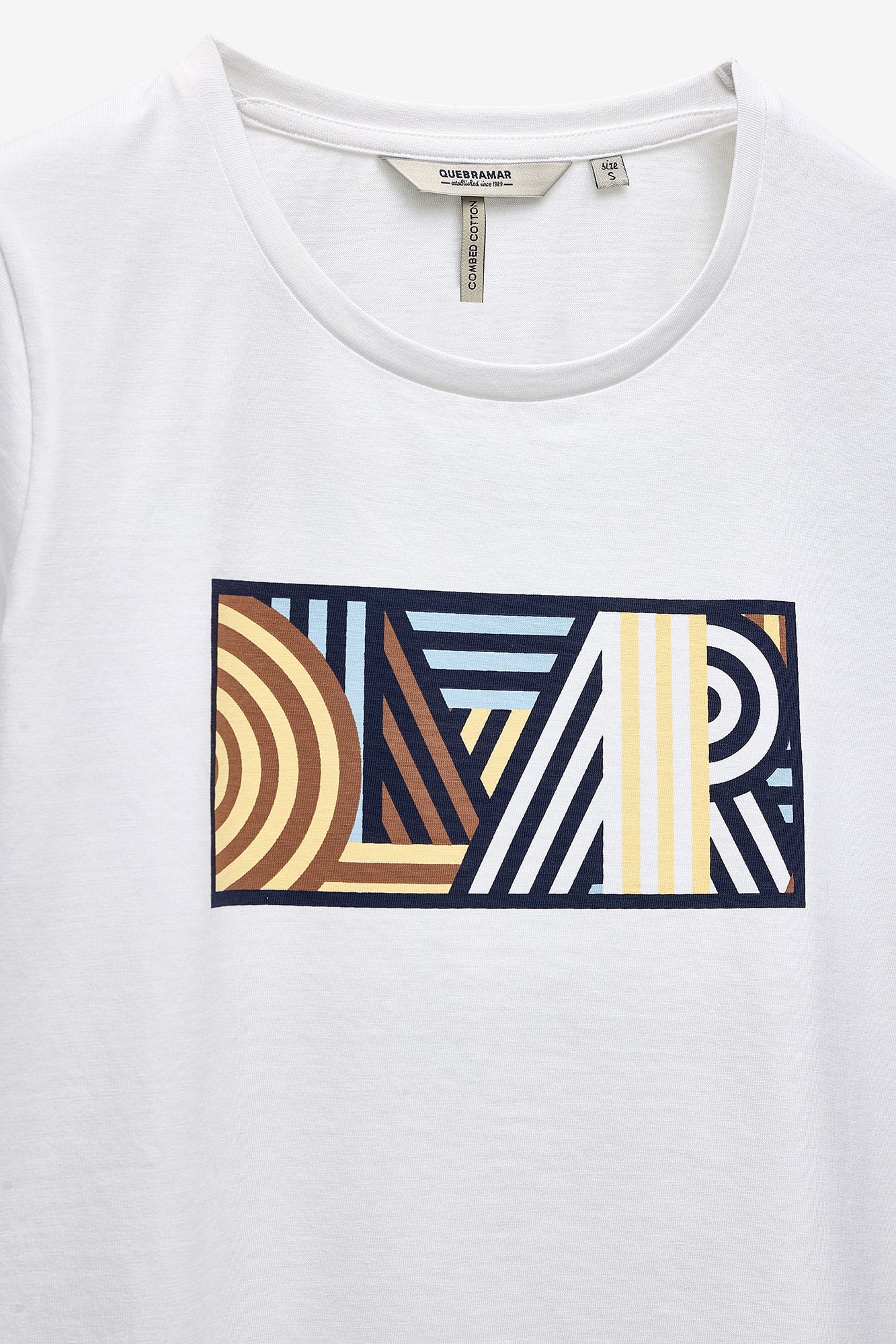 CAMISETA CON LOGO GEOMÉTRICO