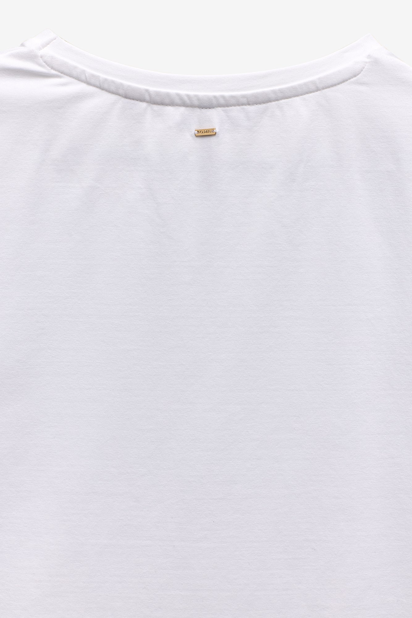 T-SHIRT BÁSICA COM ELASTANO