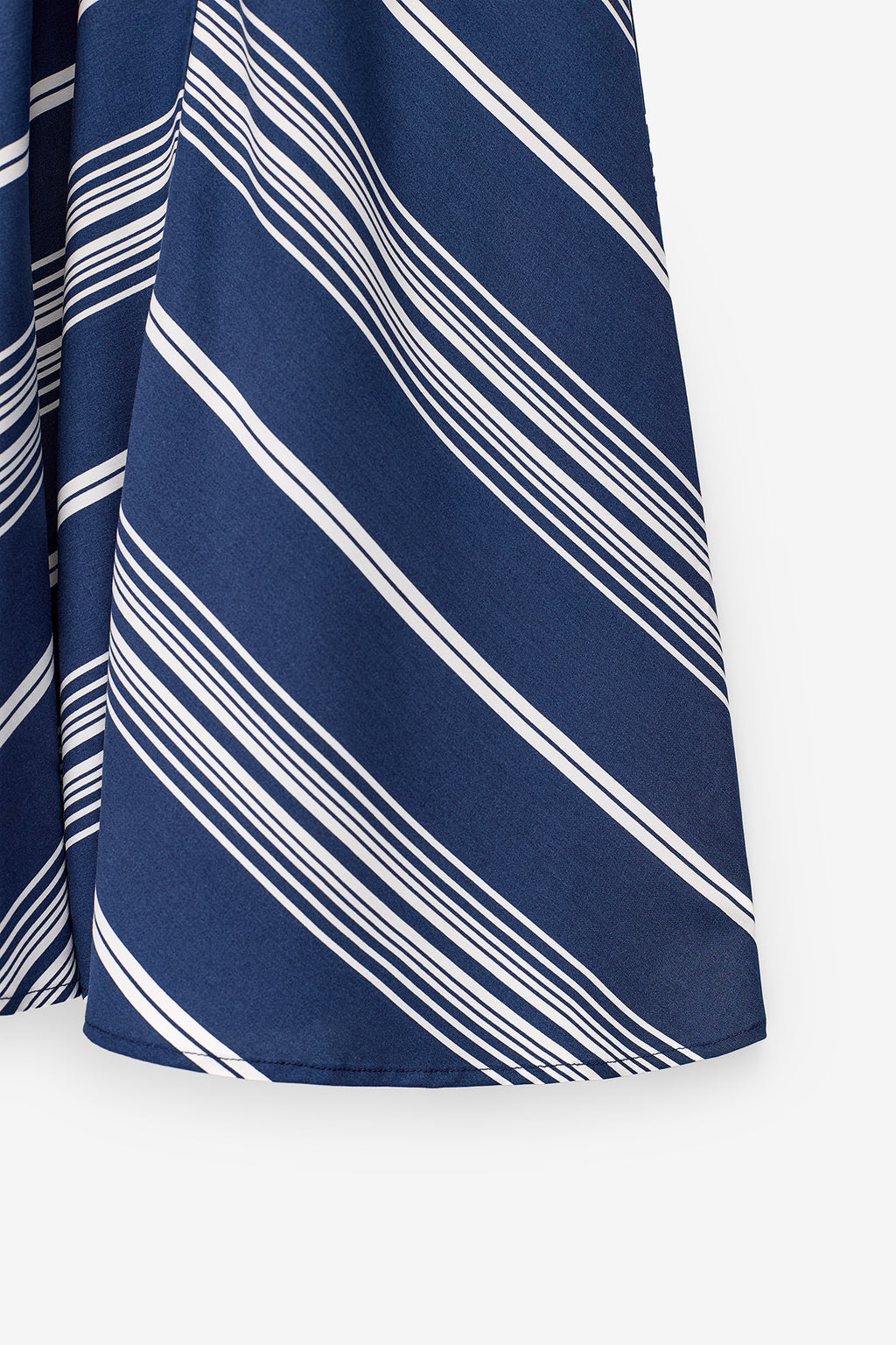 VESTIDO RISCAS FINAS EVASÉ