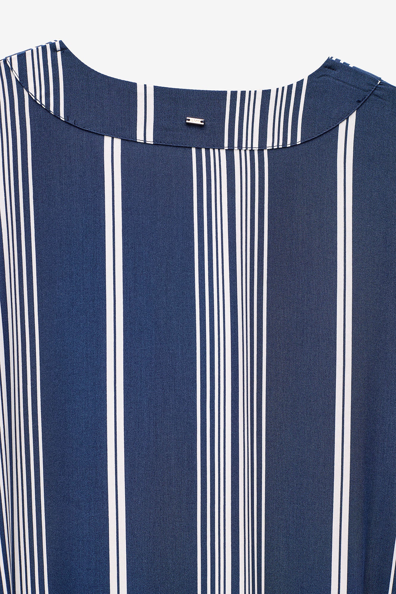 VESTIDO RISCAS FINAS EVASÉ