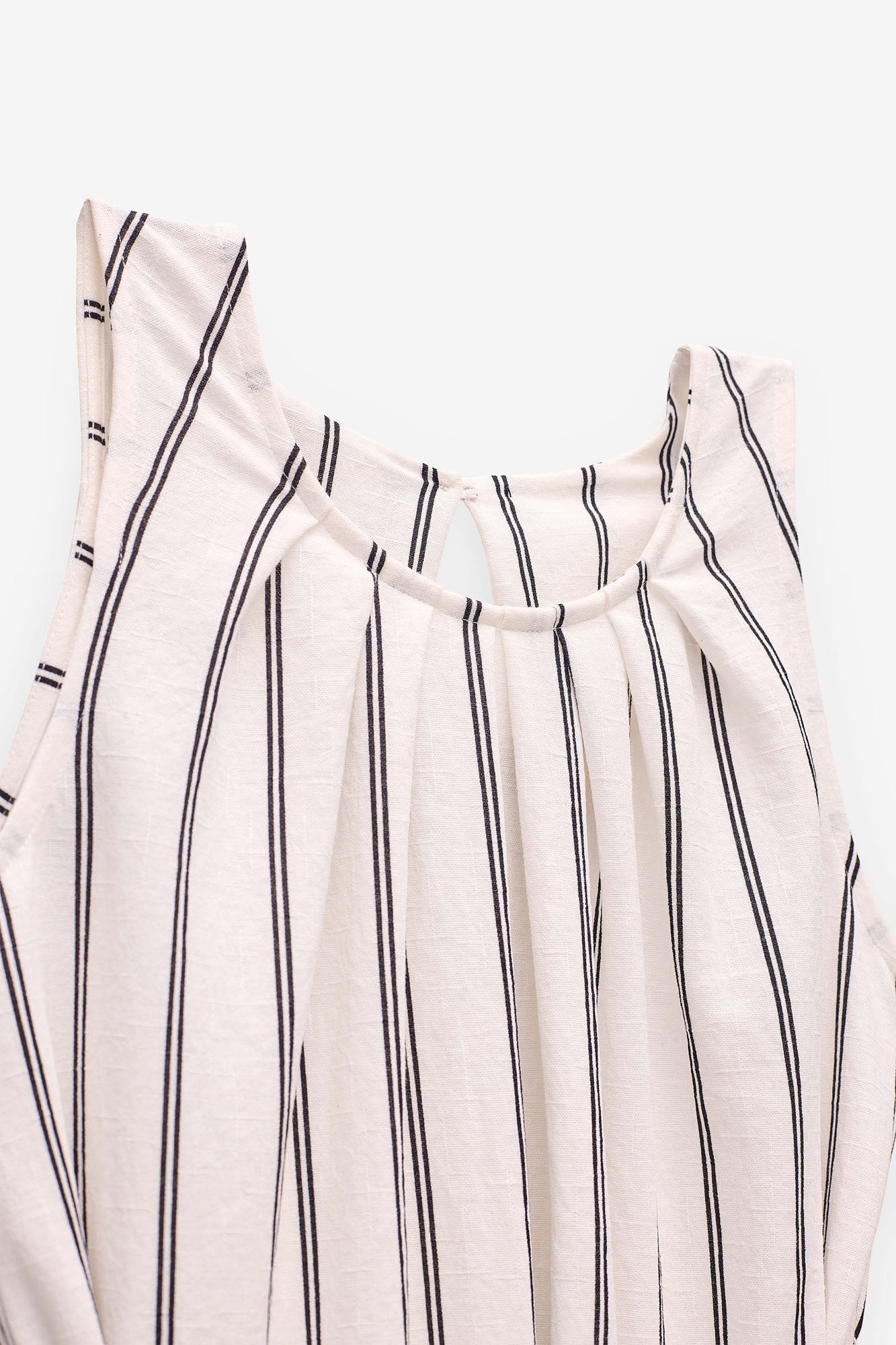 VESTIDO ÀS RISCAS COM PREGAS