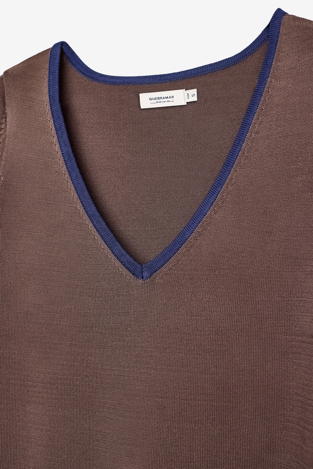 VESTIDO EM MALHA FRIA DECOTE EM V