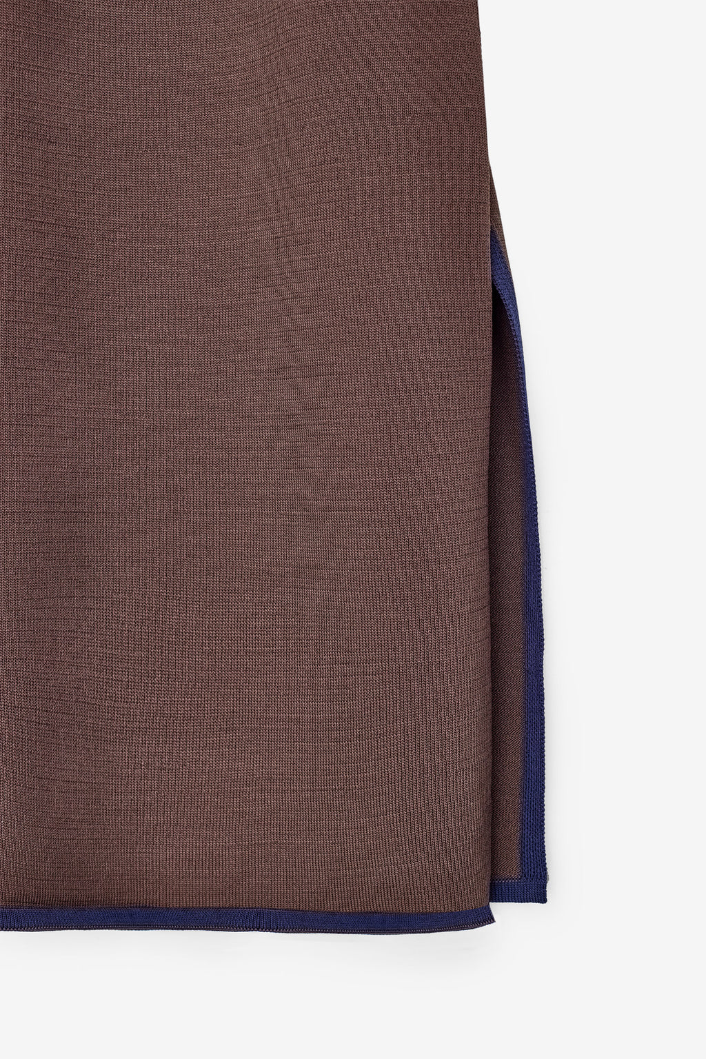 VESTIDO EM MALHA FRIA DECOTE EM V