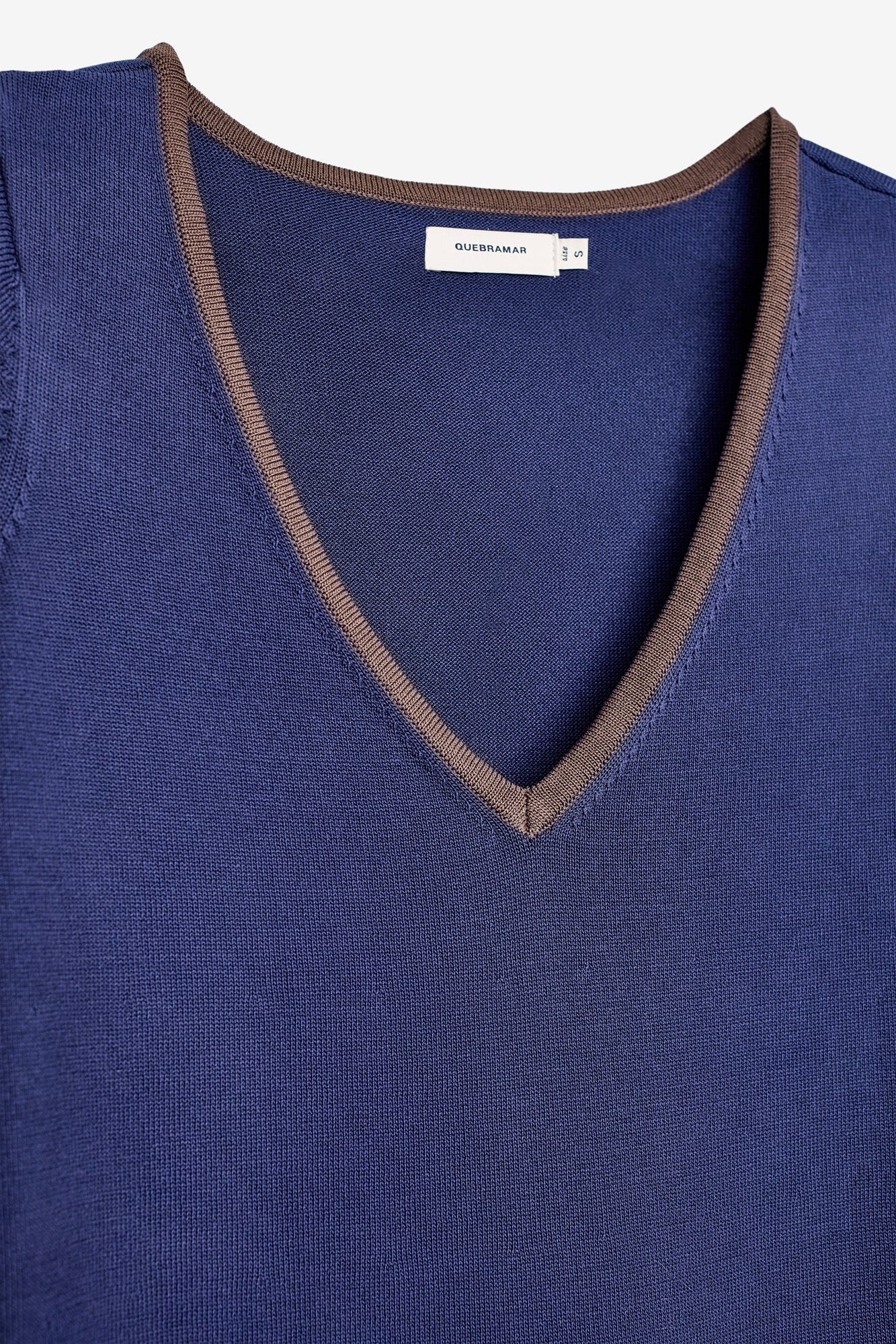 VESTIDO EM MALHA FRIA DECOTE EM V