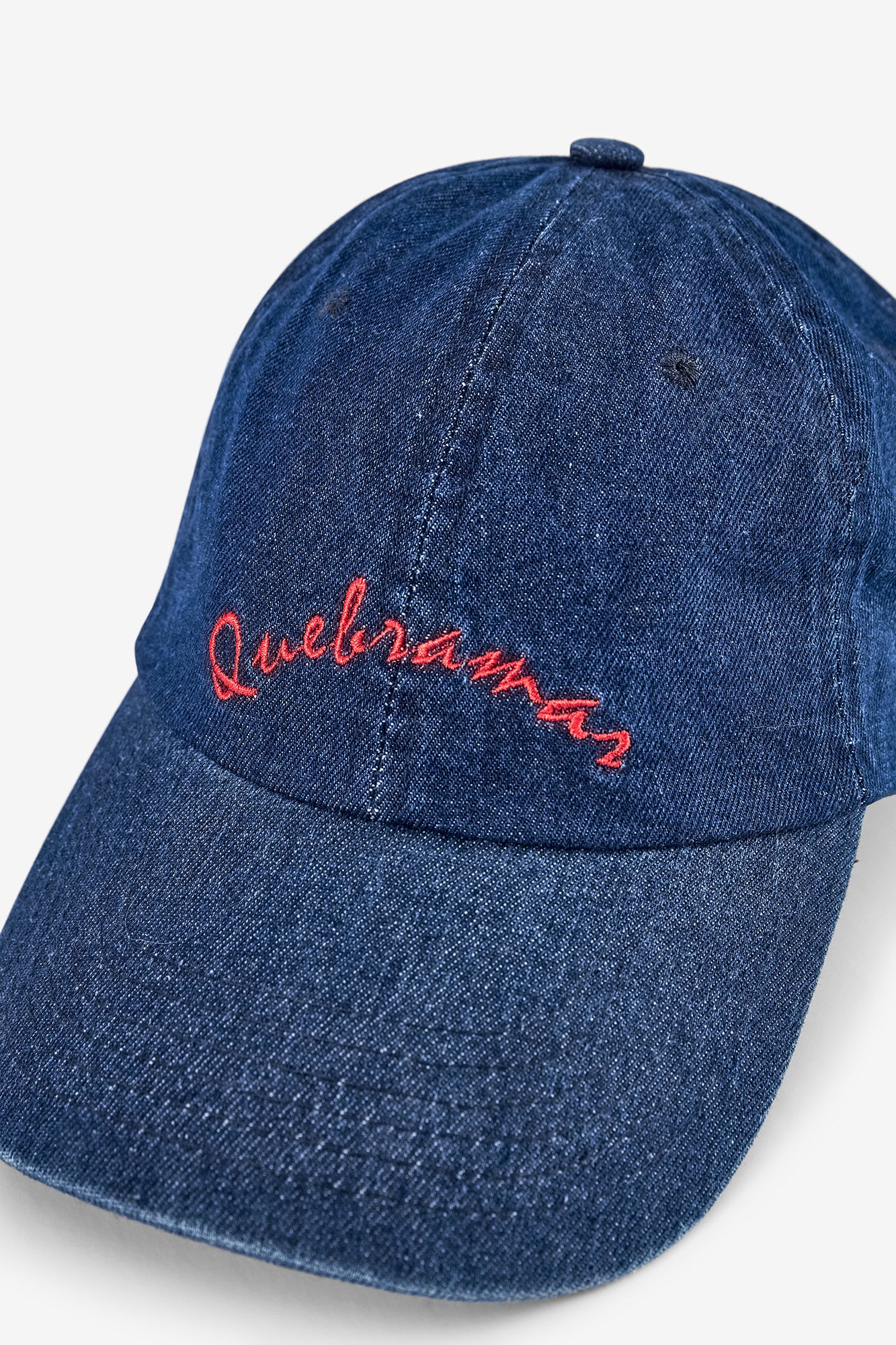 CAP COM LOGO EM CONTRASTE