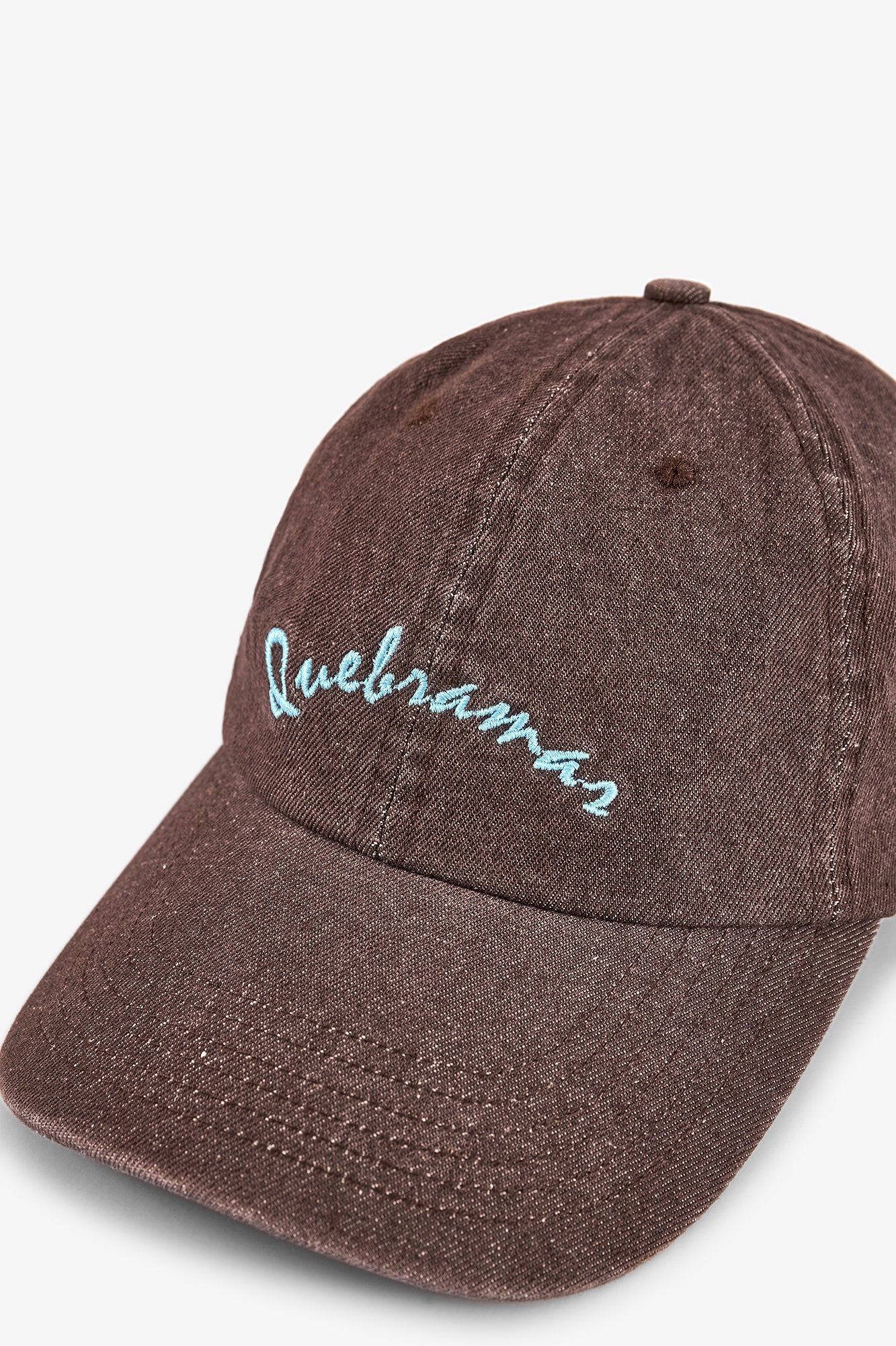 CAP COM LOGO EM CONTRASTE