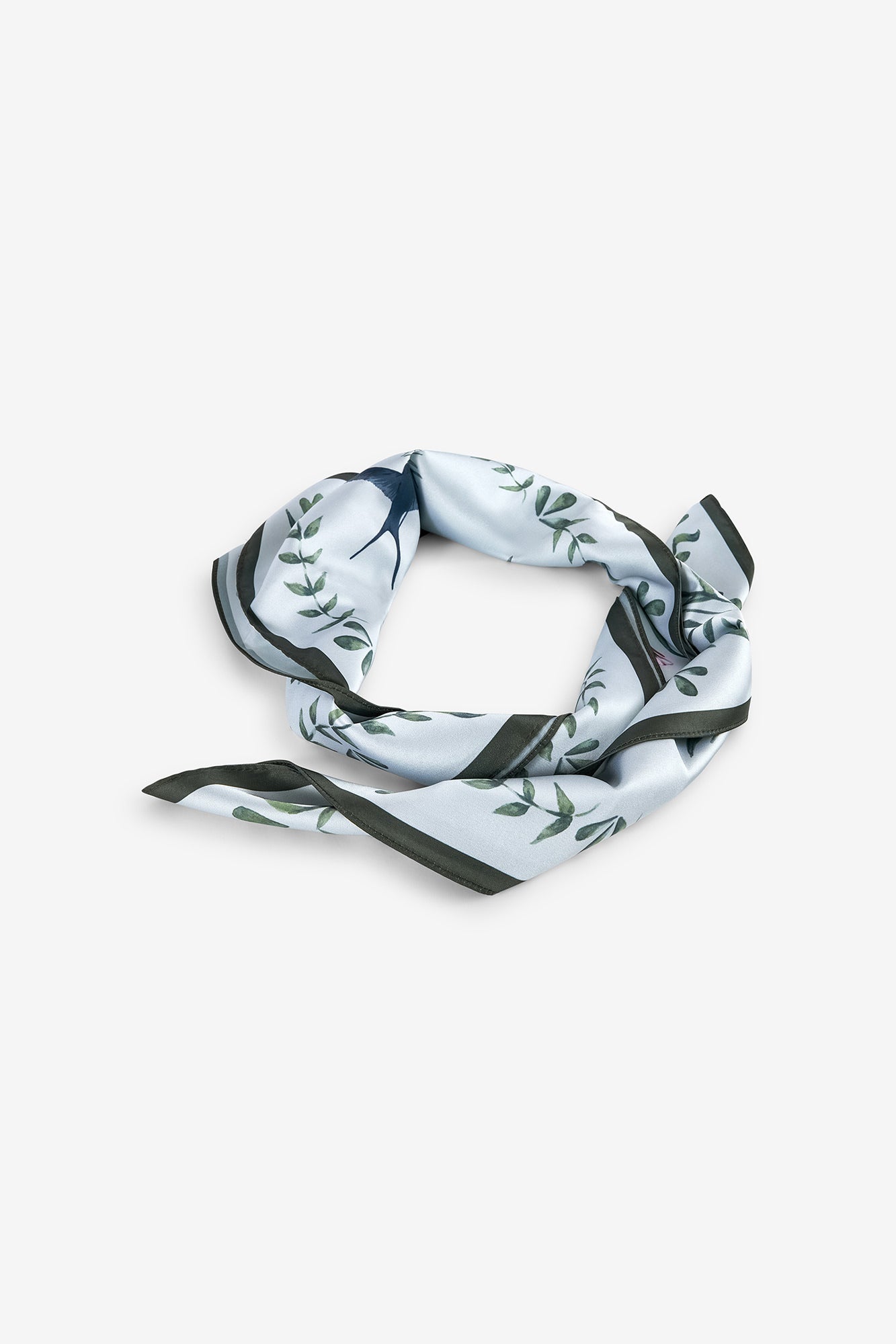 LENÇO FLORAL COM CORAÇÃO