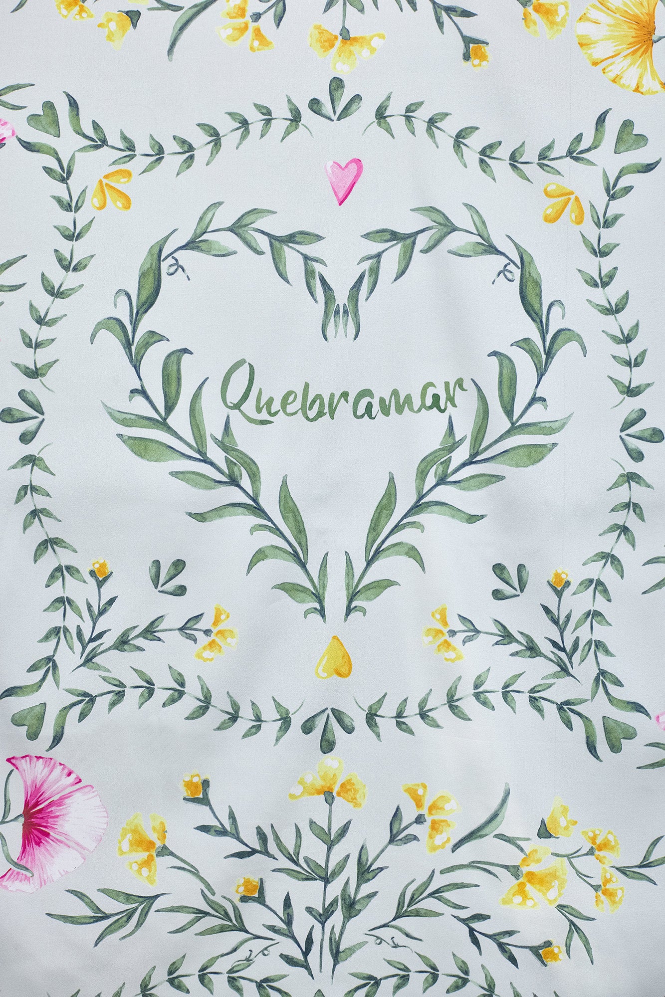 LENÇO FLORAL COM CORAÇÃO
