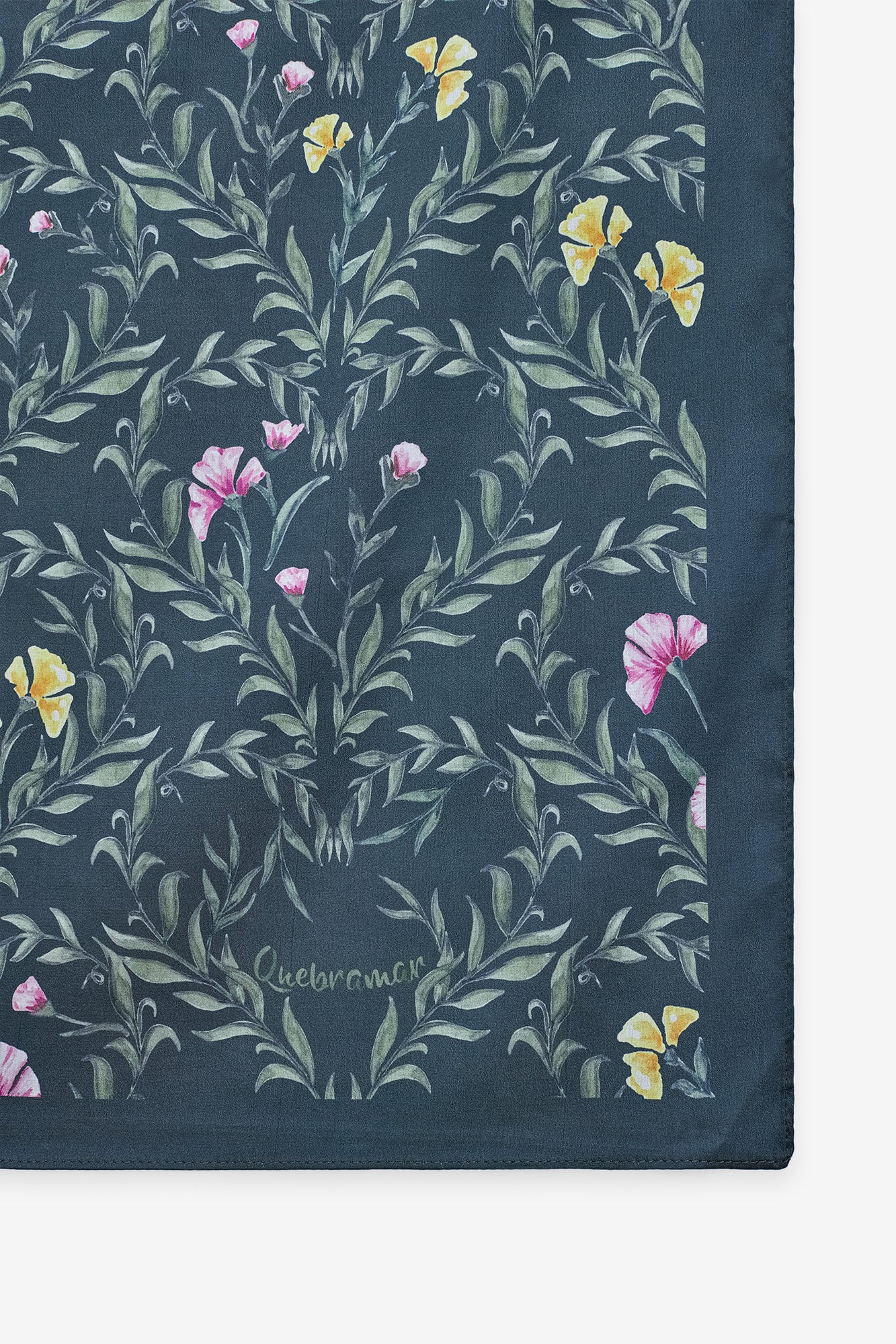 LENÇO COM ESTAMPADO FLORAL