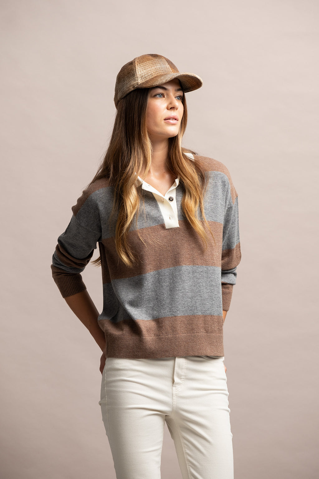 POLO DE MALHA ÀS RISCAS