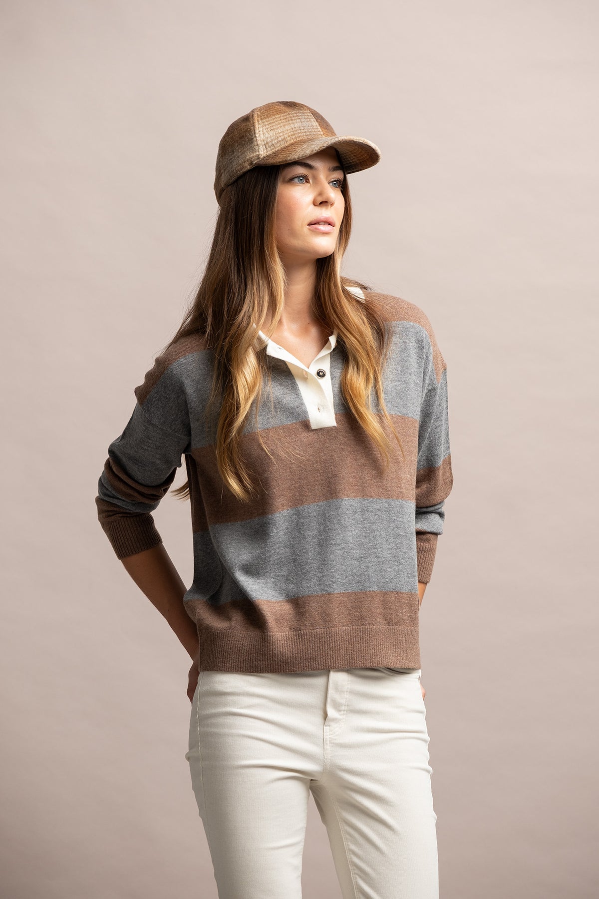 POLO DE MALHA ÀS RISCAS