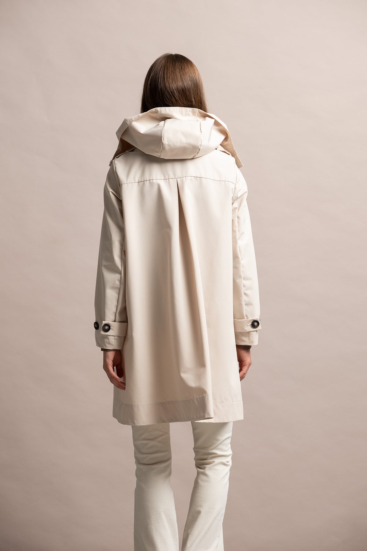 GABARDINE CORTE MÉDIO COM CAPUZ